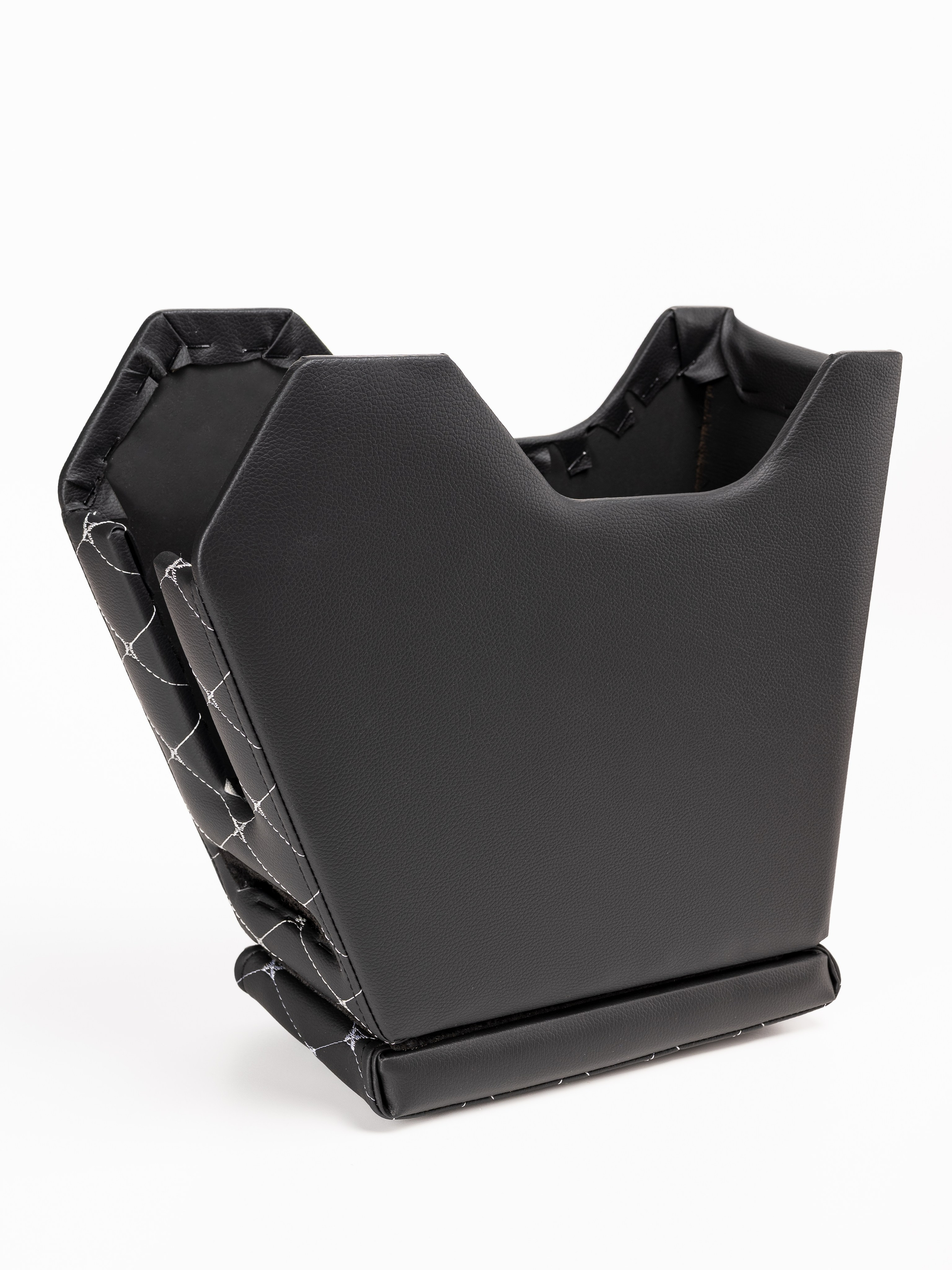 Автоподлокотники предметка стёганые серия 3. Предметный фотограф, фото для маркетплейсов Пятигорск, КМВ