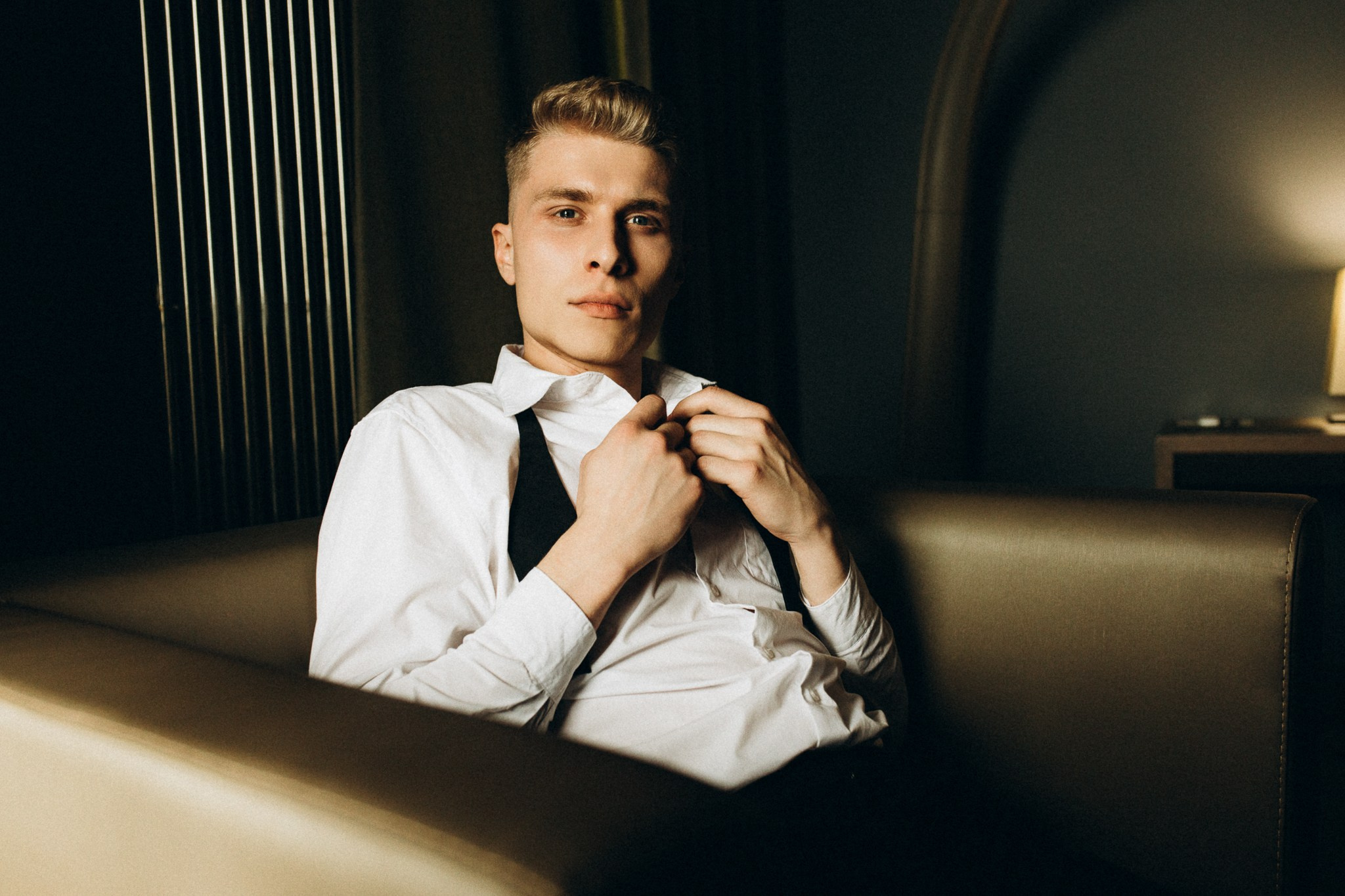 Любовь в индустриальном свете: свадебная фотосессия в стильном интерьере. Семейный и свадебный фотограф Ростове-на-Дону