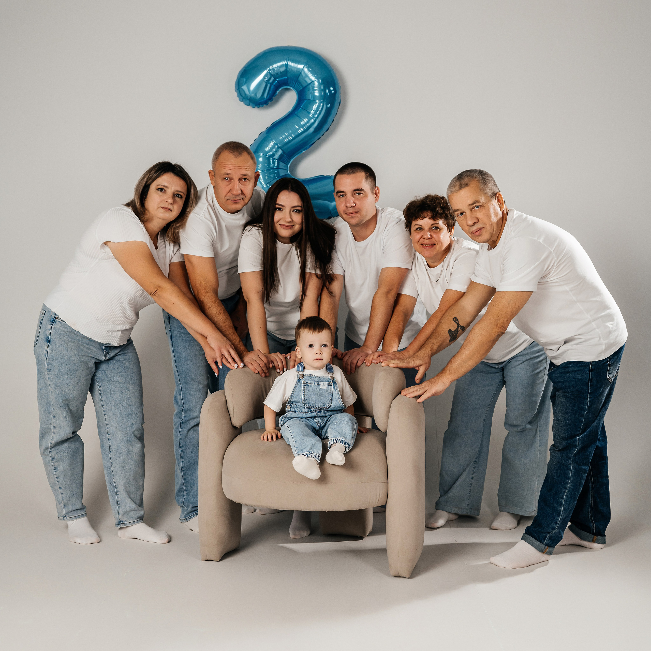 Семейная фотосессия в студии. Фотограф в Каменске-Шахтинском Ольга Сагал