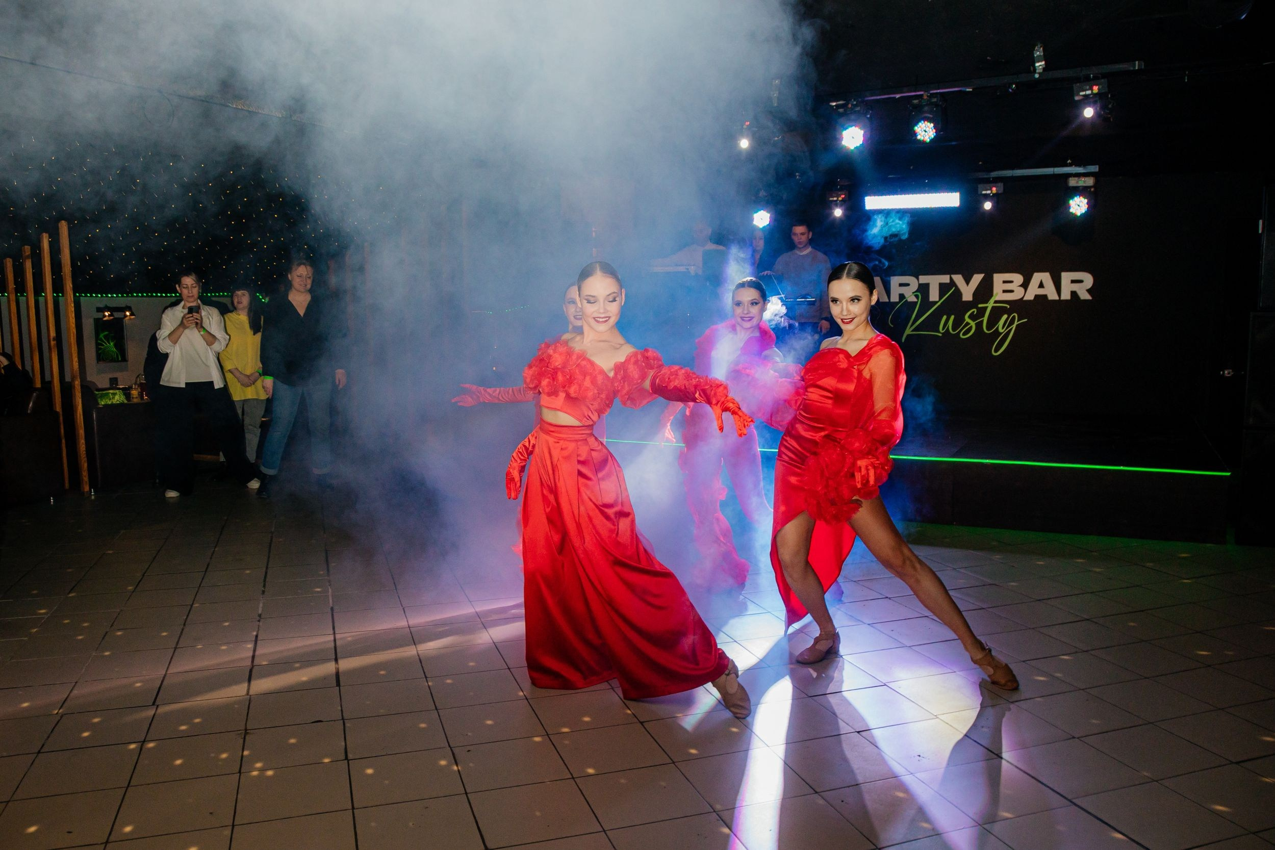 Выступления на банкетных площадках. Танцевальная шоу-группа «GRANAT»