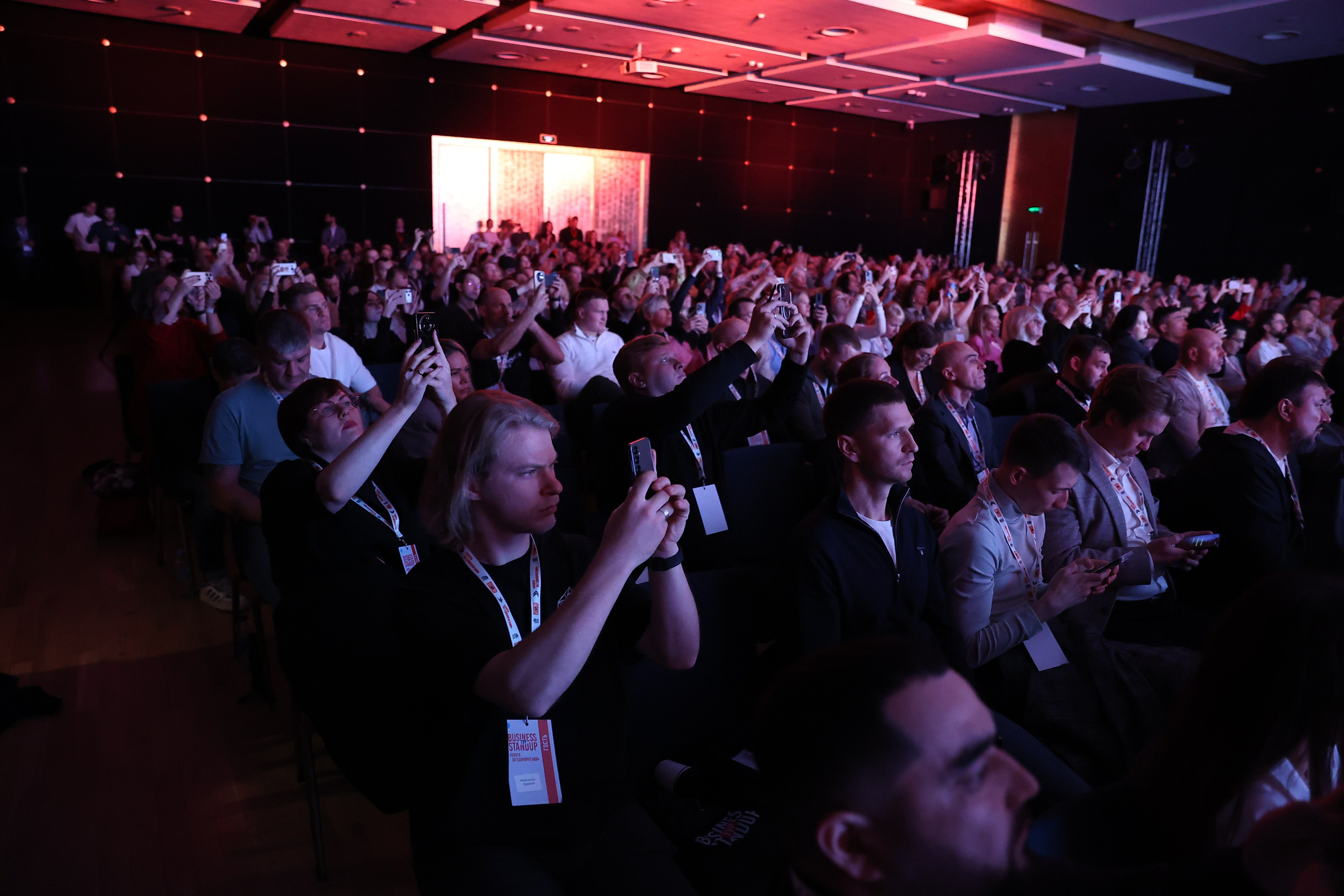 Оскар Хартманн. Business standup тур. Александра, репортажный и событийный фотограф