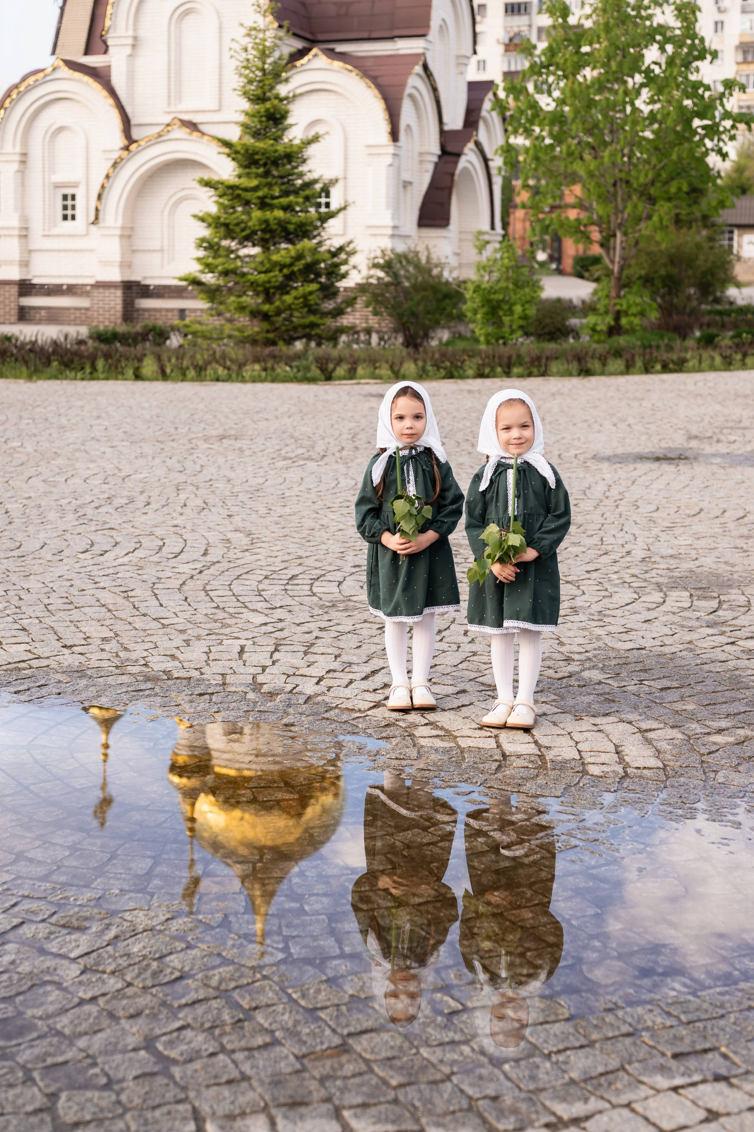 Съемка двух сестричек. Церковный фотограф на Таинство Крещения и Венчания в Оренбурге и Оренбургской области Екатерина Белкина