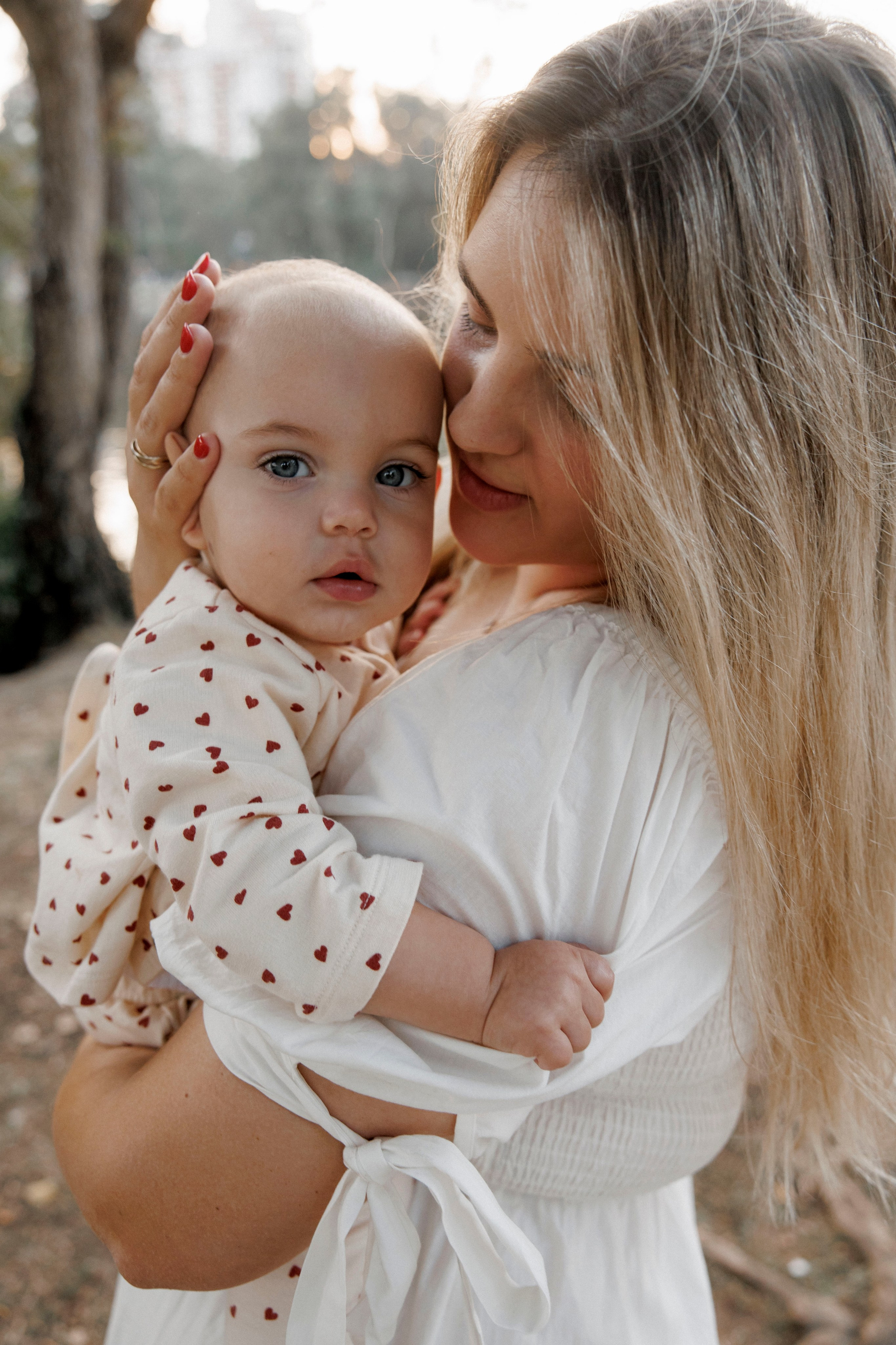First year photoshoot inside the park (sunset). Wedding and family photographer