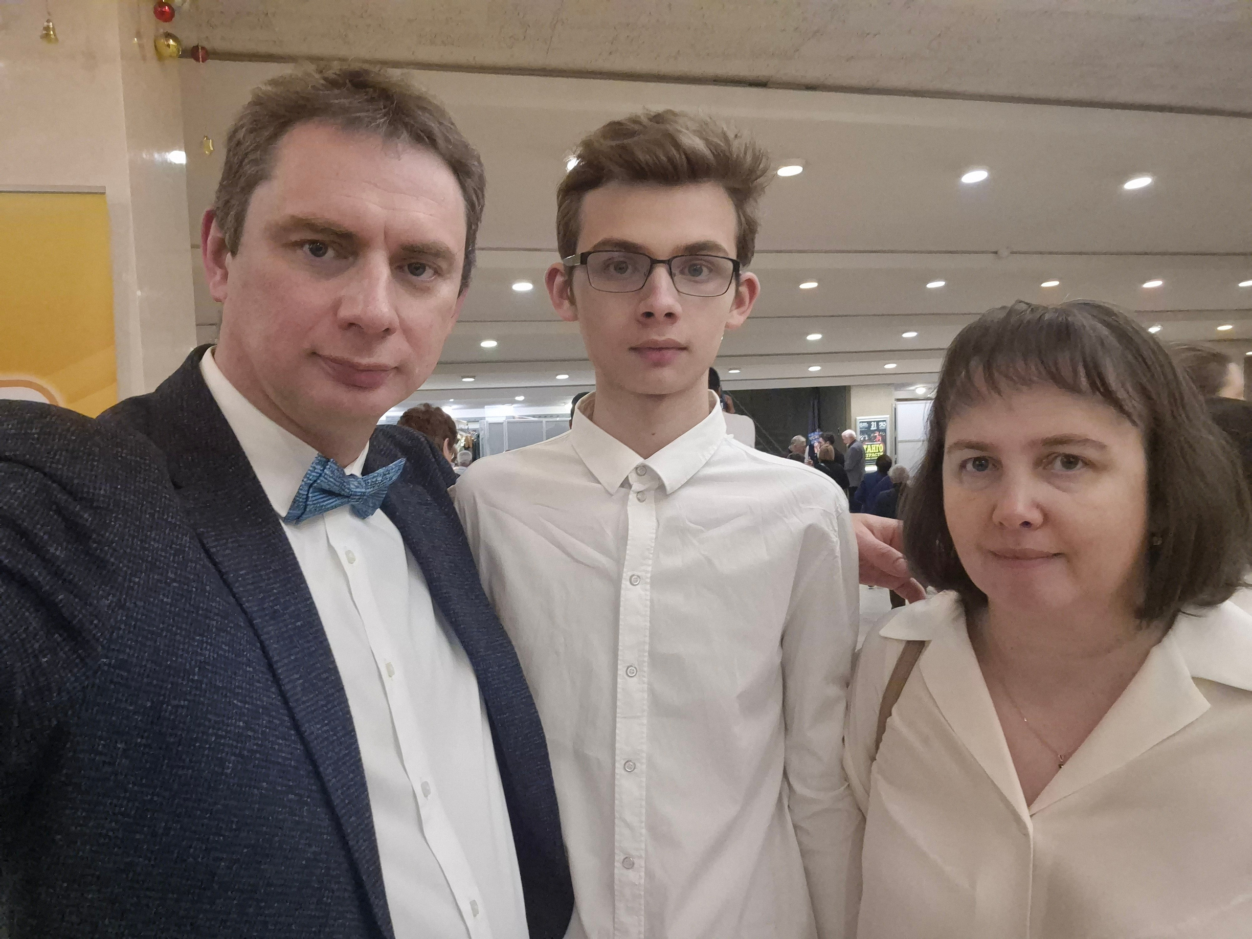 А вечером - Белый бал вальсов Штраусса