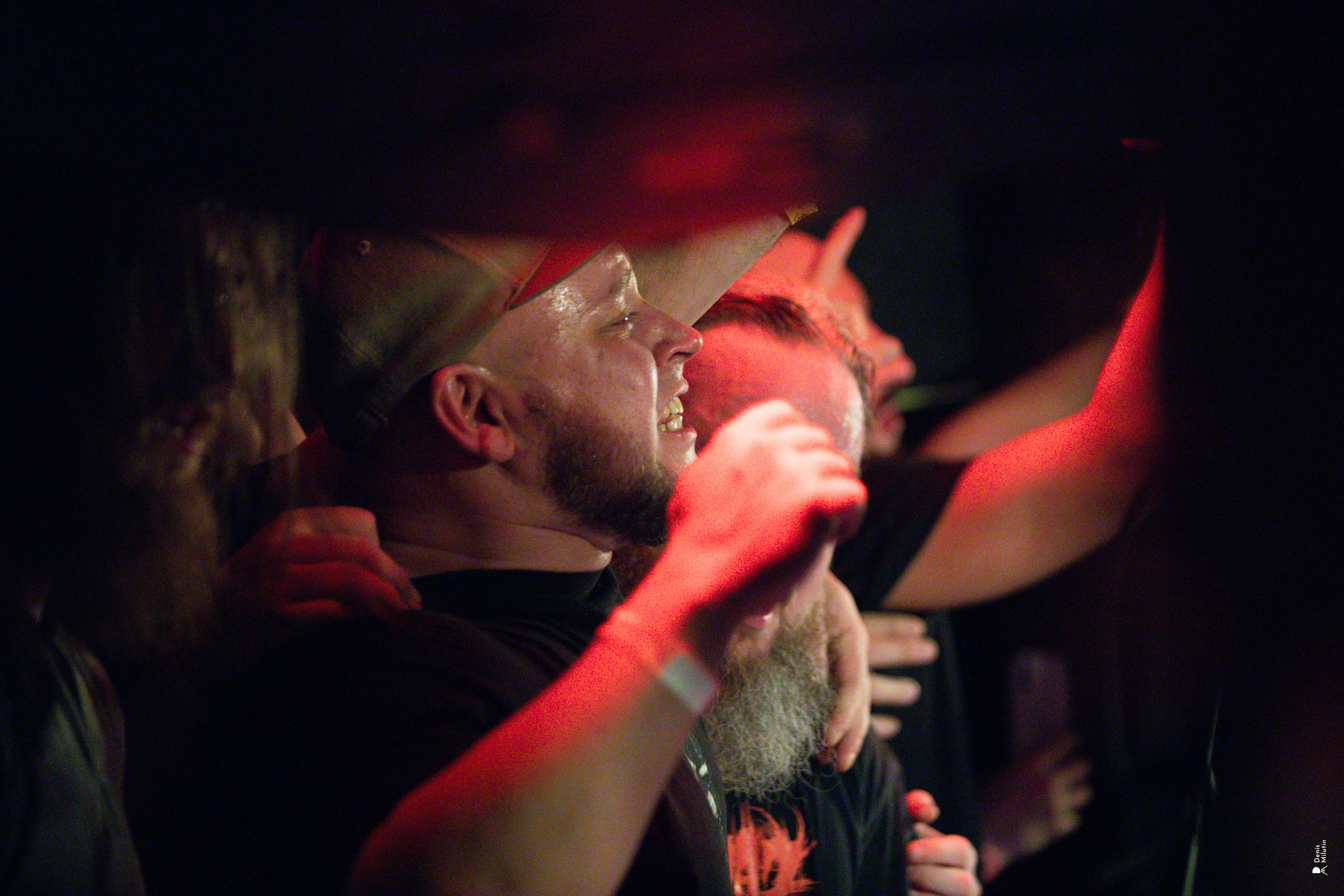 Рядом Ассенизаторы. Портретный фотограф Денис Милютин