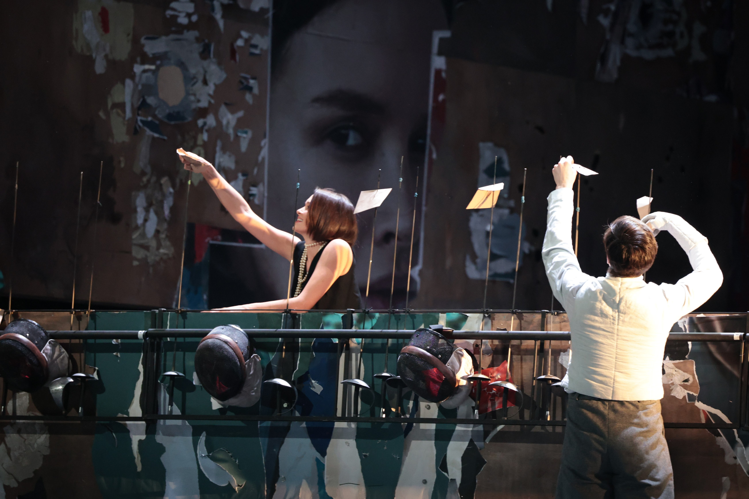 На злобу дня: как дуэлянта Сирано сделали героем в МХТ. Москва, улицы, театр и артисты, друзья и мир фото Владимир Кашицин