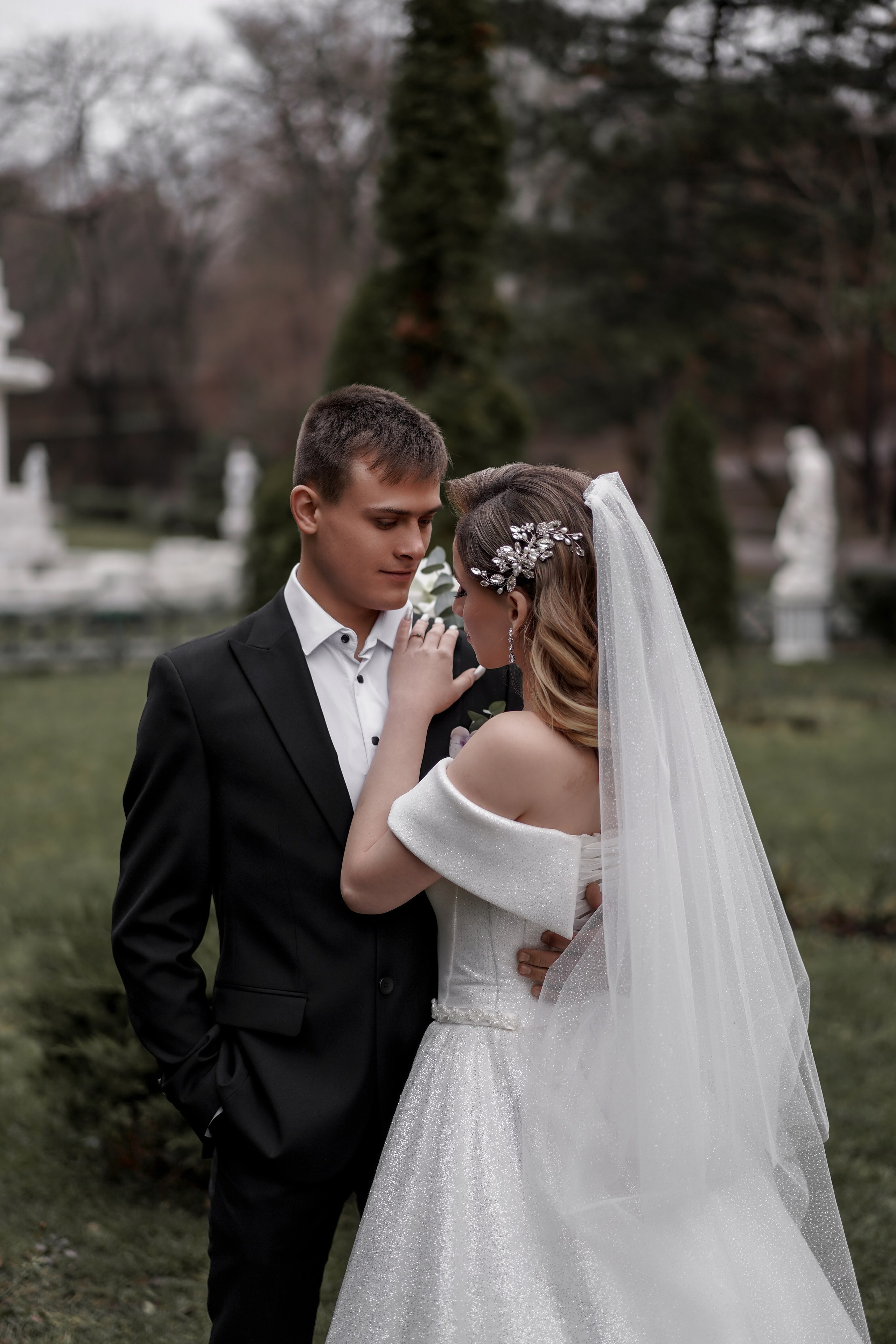 Свадебная фотосессия Сергея и Кристины в парке Максима Горького в Ростове-на-Дону. Свадебный фотограф в Ростове-на-Дону. Таинство Крещения и Венчания, семейные фотосессии. Алёна Чёботова