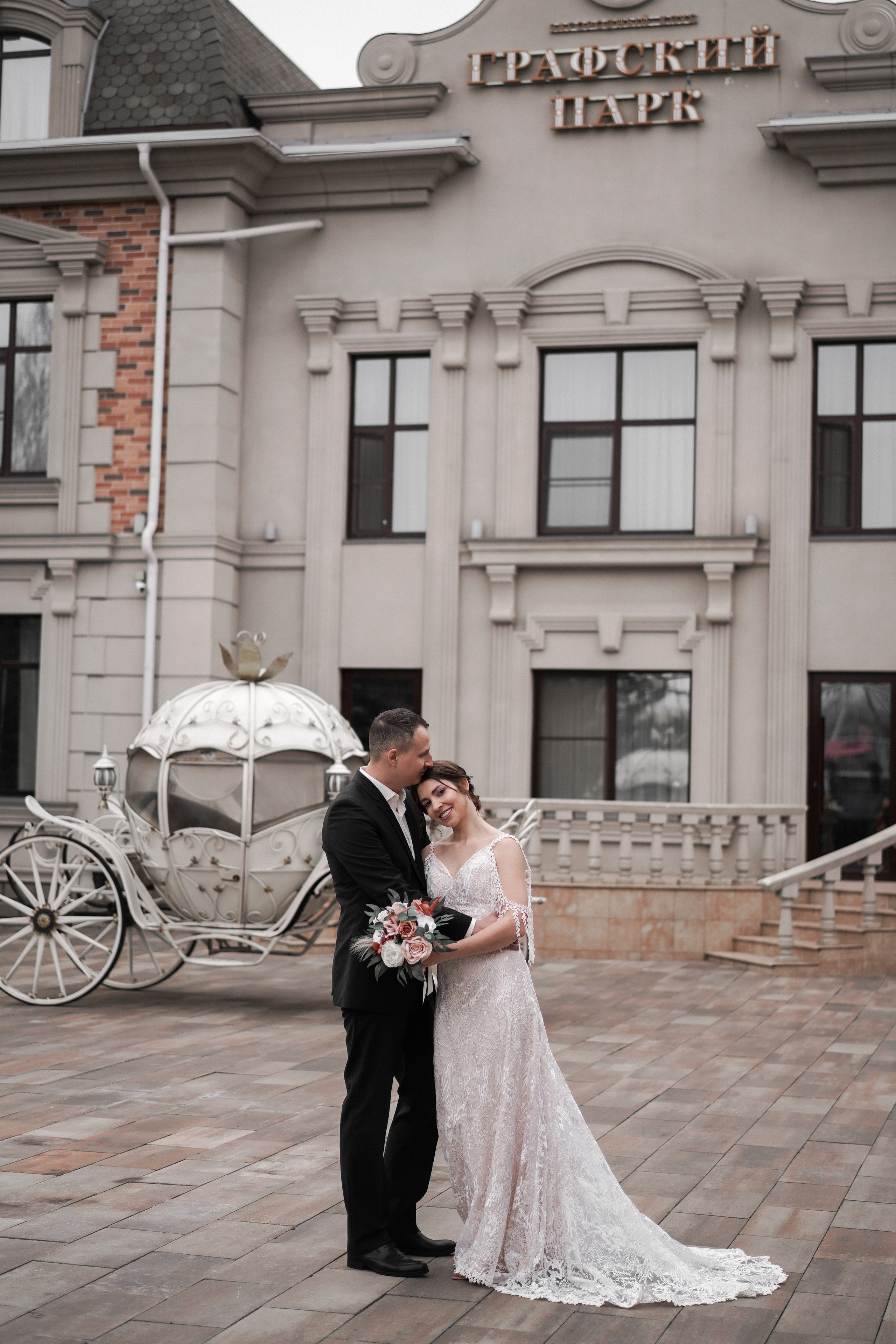 Свадебная фотосессия в Графском парке. Ростов-на-Дону. Свадебный фотограф в Ростове-на-Дону. Таинство Крещения и Венчания, семейные фотосессии. Алёна Чёботова