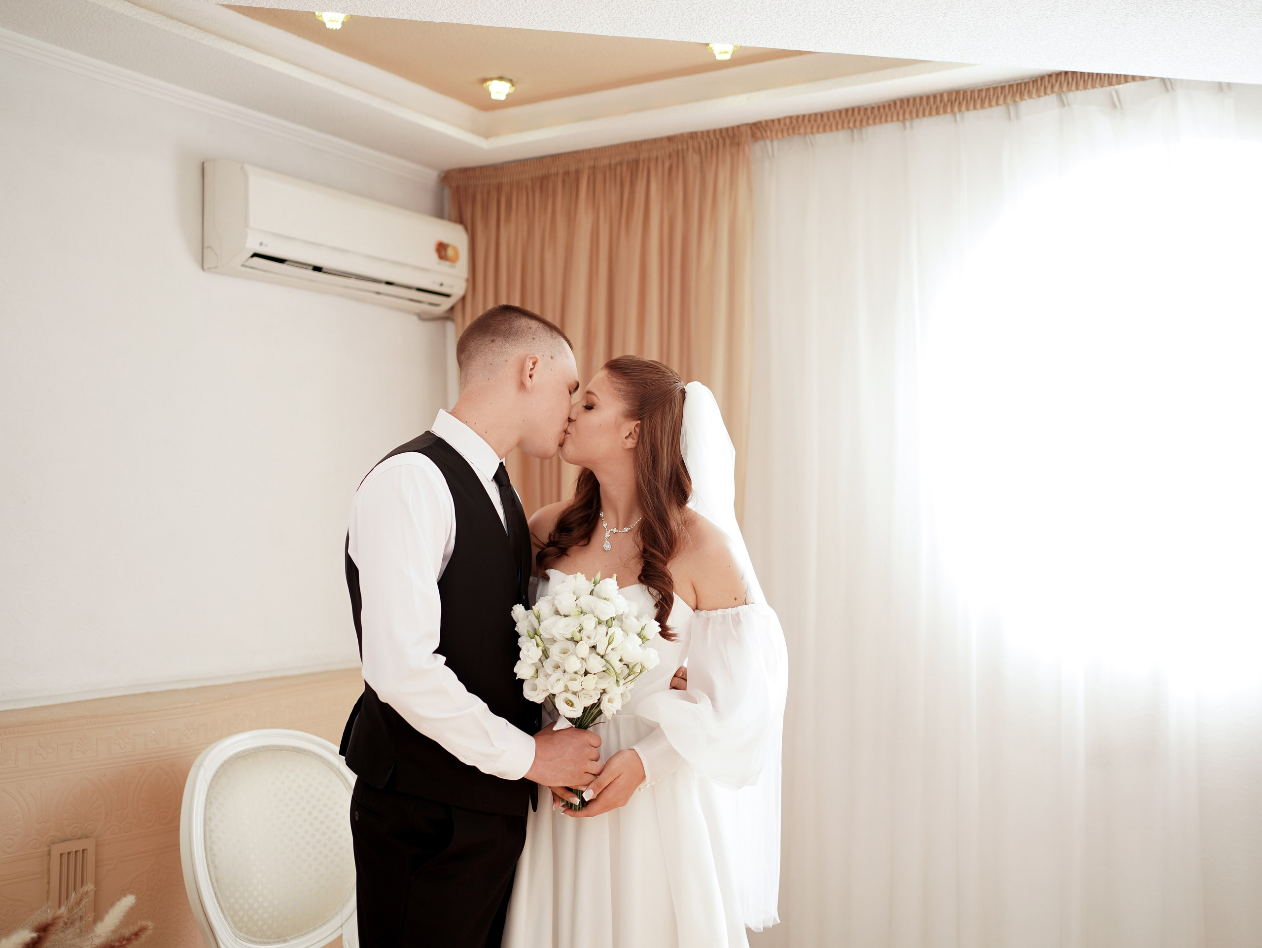 Свадебная фотосессия в Пролетарском ЗАГСе. Свадебный фотограф в Ростове-на-Дону. Таинство Крещения и Венчания, семейные фотосессии. Алёна Чёботова