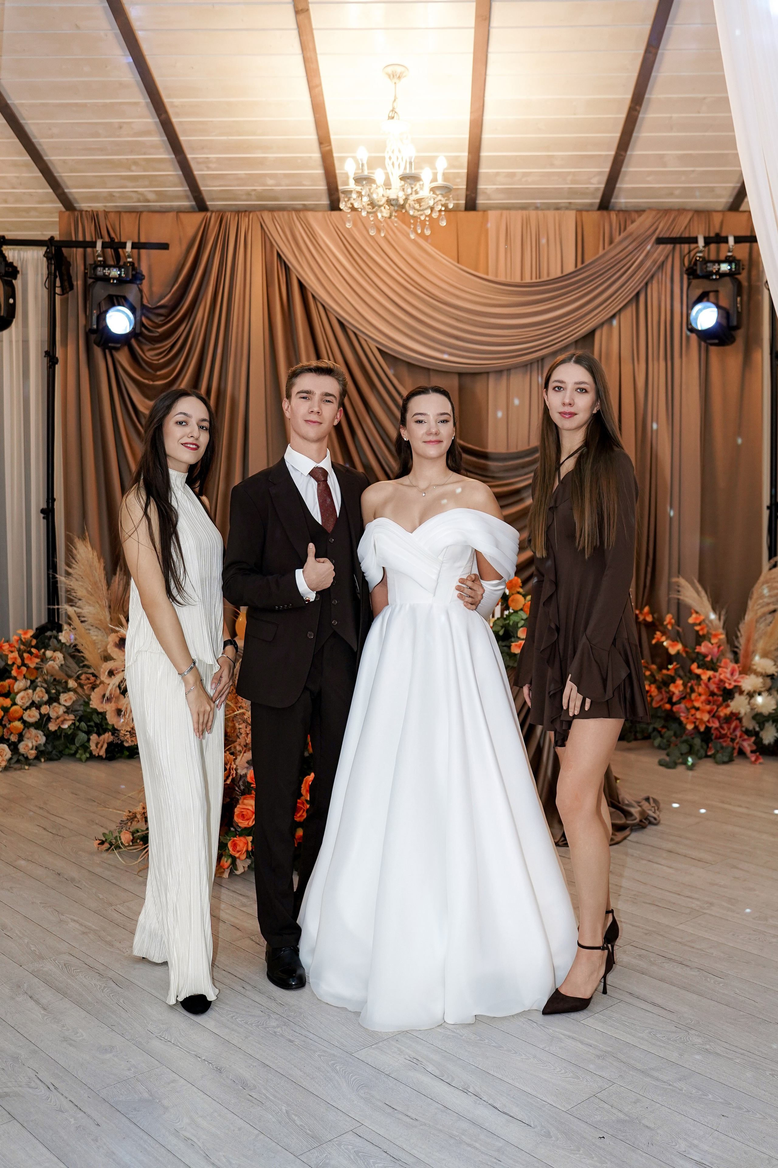 Свадебный банкет в беседке. Свадебный фотограф в Ростове-на-Дону. Таинство Крещения и Венчания, семейные фотосессии. Алёна Чёботова