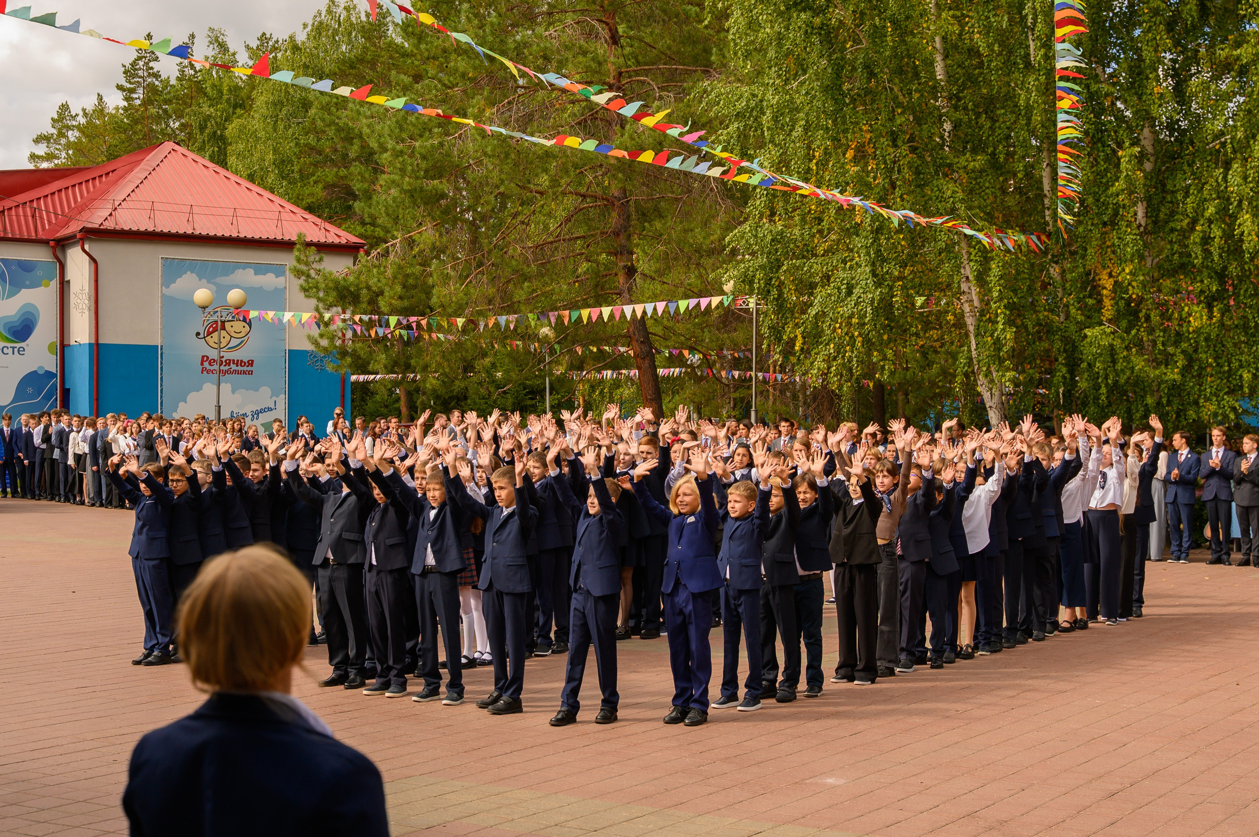 1 сентября линейка ФМШ. Фотограф новорожденных, семейный детский в Тюмени Татьяна Морозова