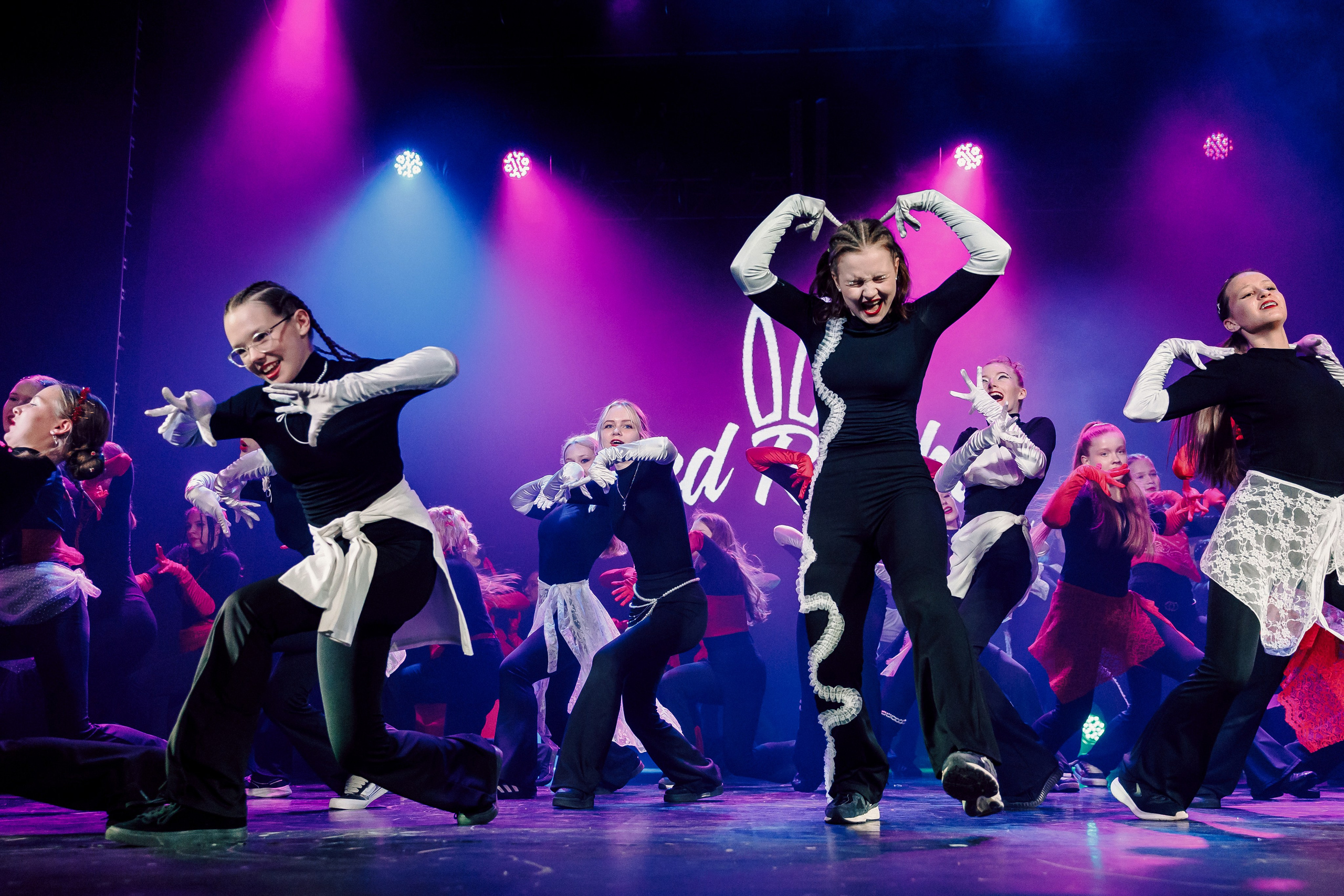 Отчётный концерт танцевальной школы «Red Rabbits» 2025. Лёшка Варзегов — фотограф