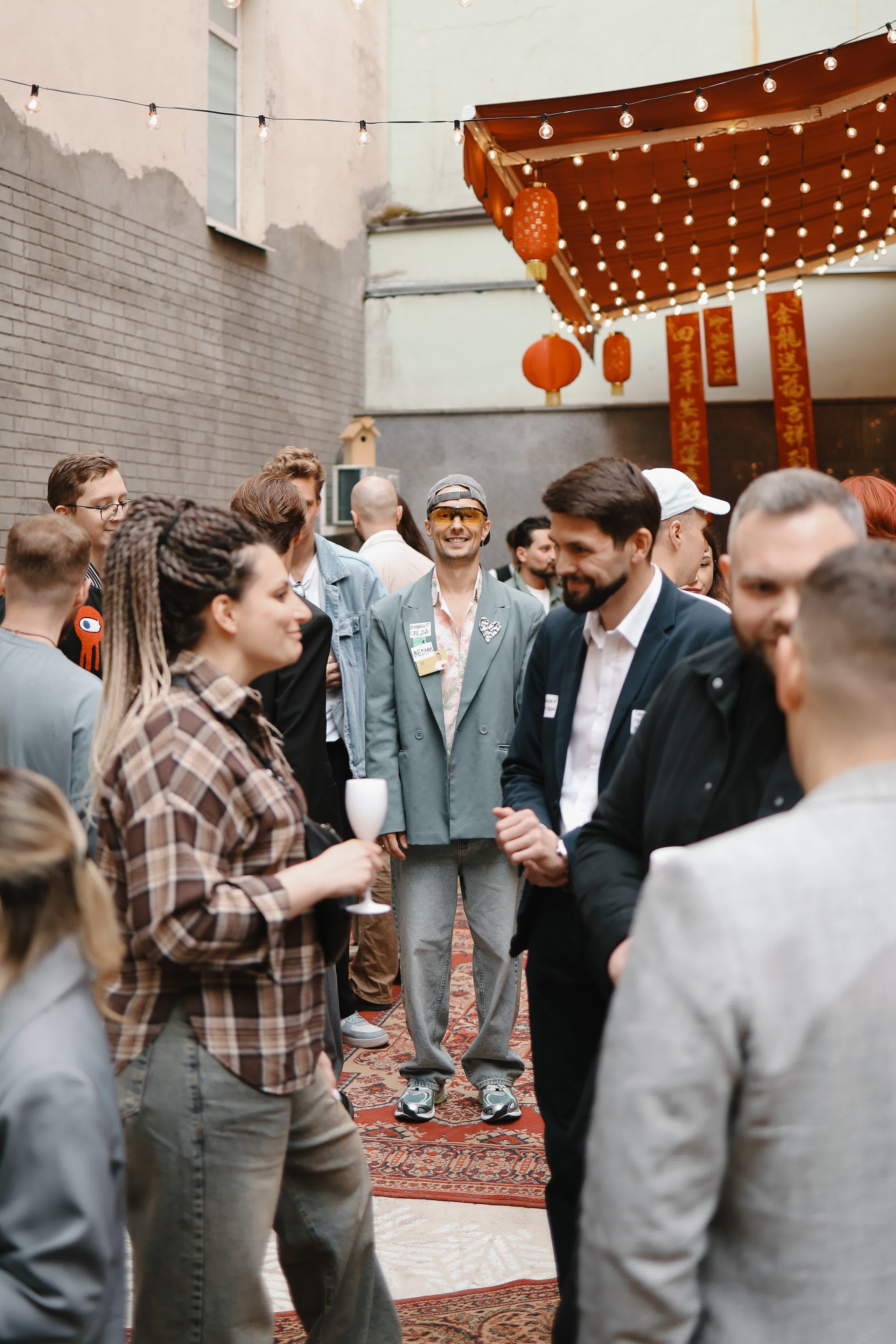 Ведущий Никита Шляндин