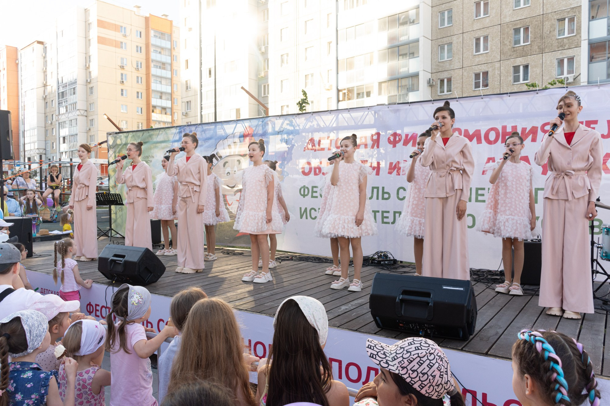 Фестиваль современного исполнительского искусства (Сквер Академ Риверсайд). Фотограф Максим Буряк