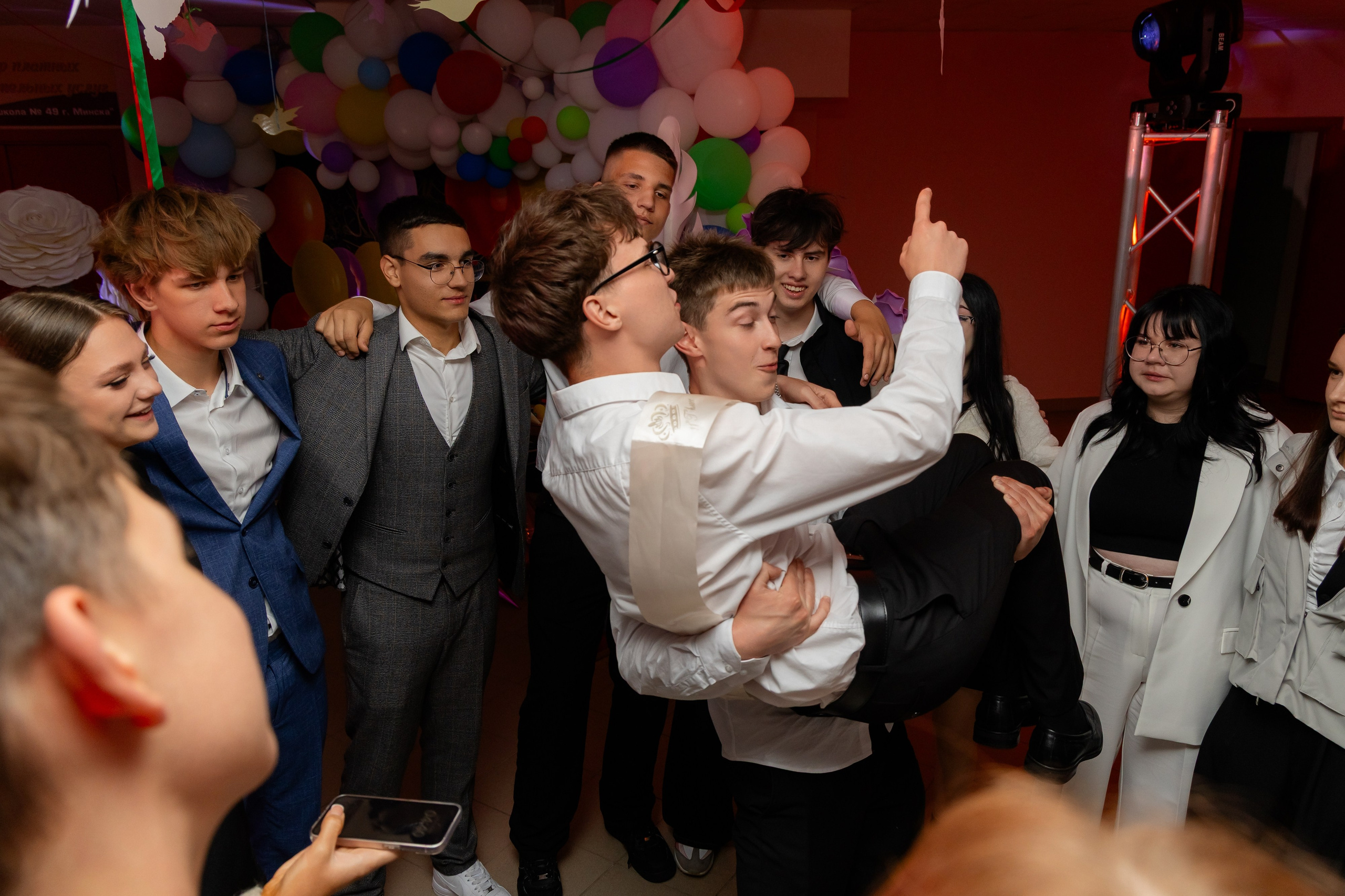 Школьный выпускной 2025 год в Минске, Беларуси. Свадебный фотограф в Минске/Беларуси Сергей Спиридонов
