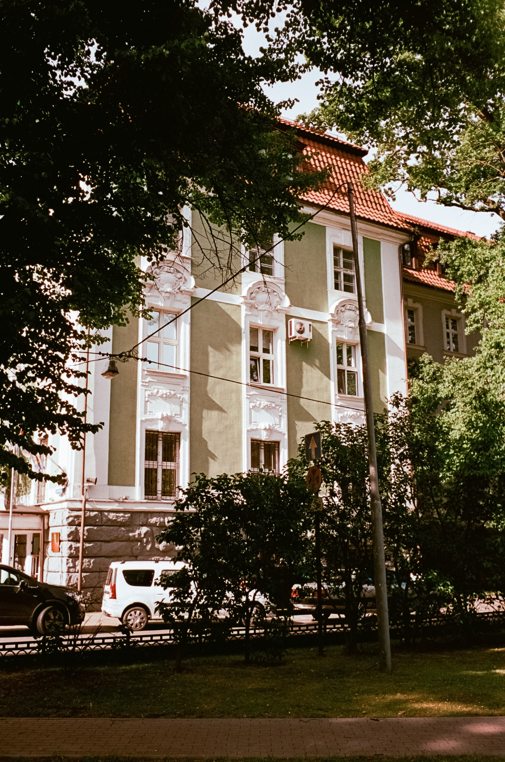 Калининград в солнечный день 7 июля 2024 года / Aerocolor IV / Minox 35GT (2)