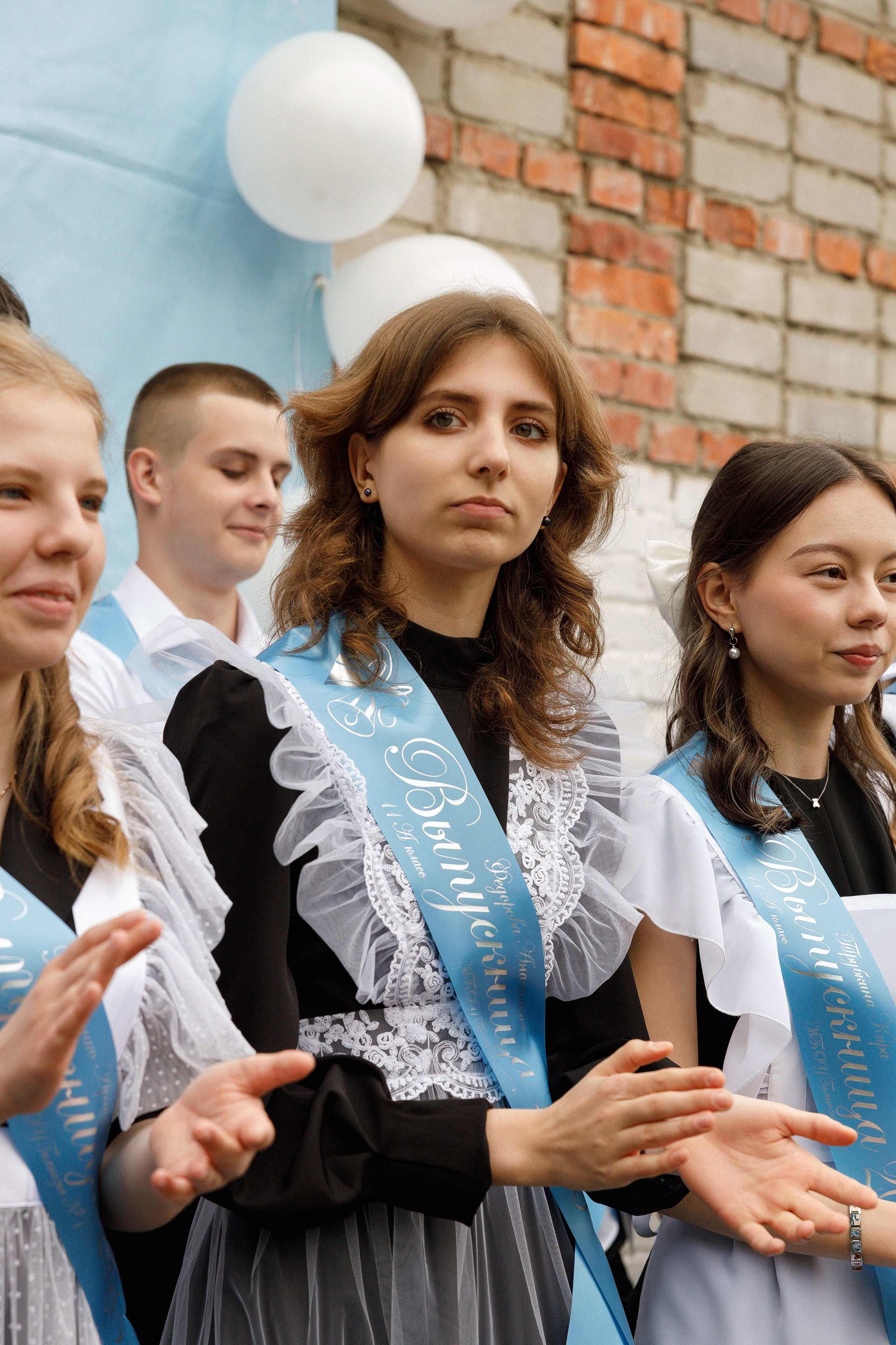 Последний звонок Гимназия Артем. Photoalbum-vl.ru