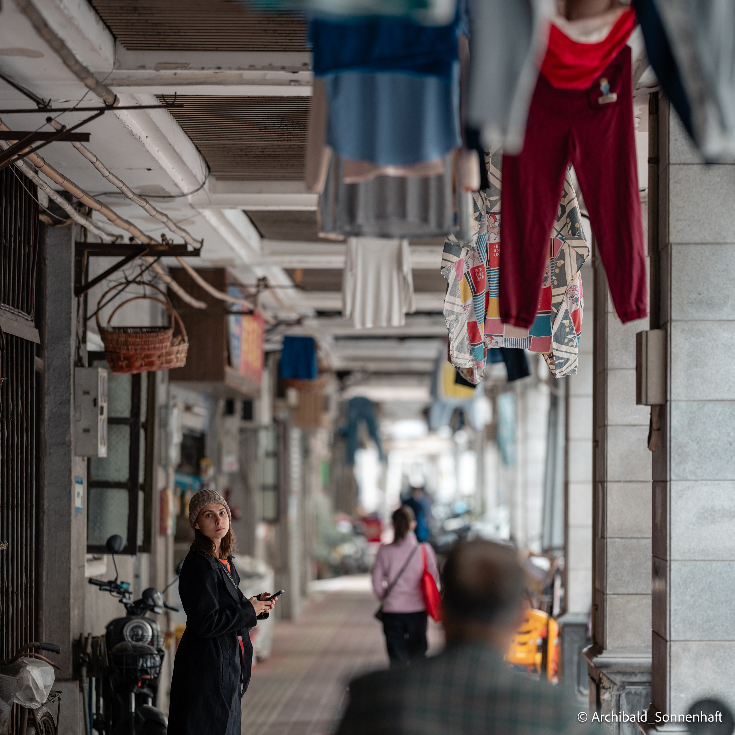 Walking in GZ, sunday. Photographer in Guangzhou, China. Archibald Sonnenhaft