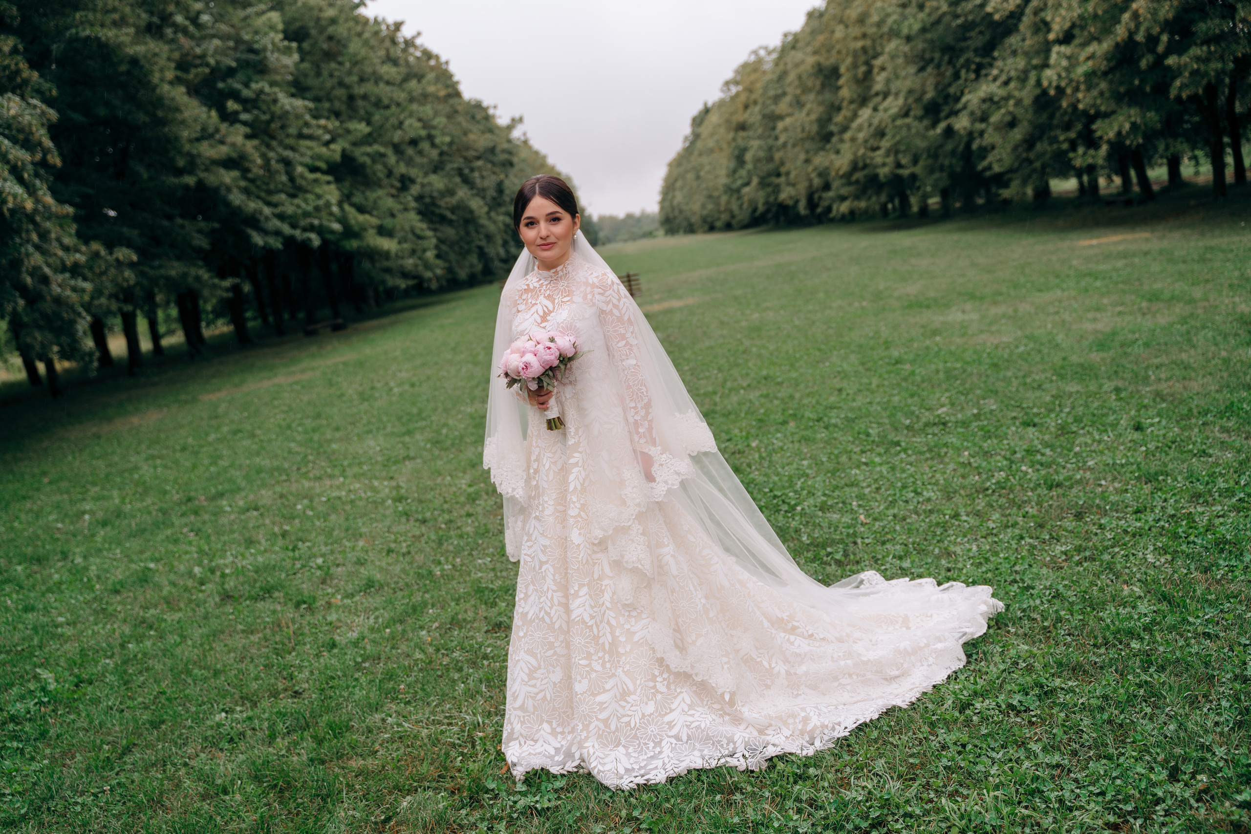 Ботанический сад, свадебное фото невеста. 