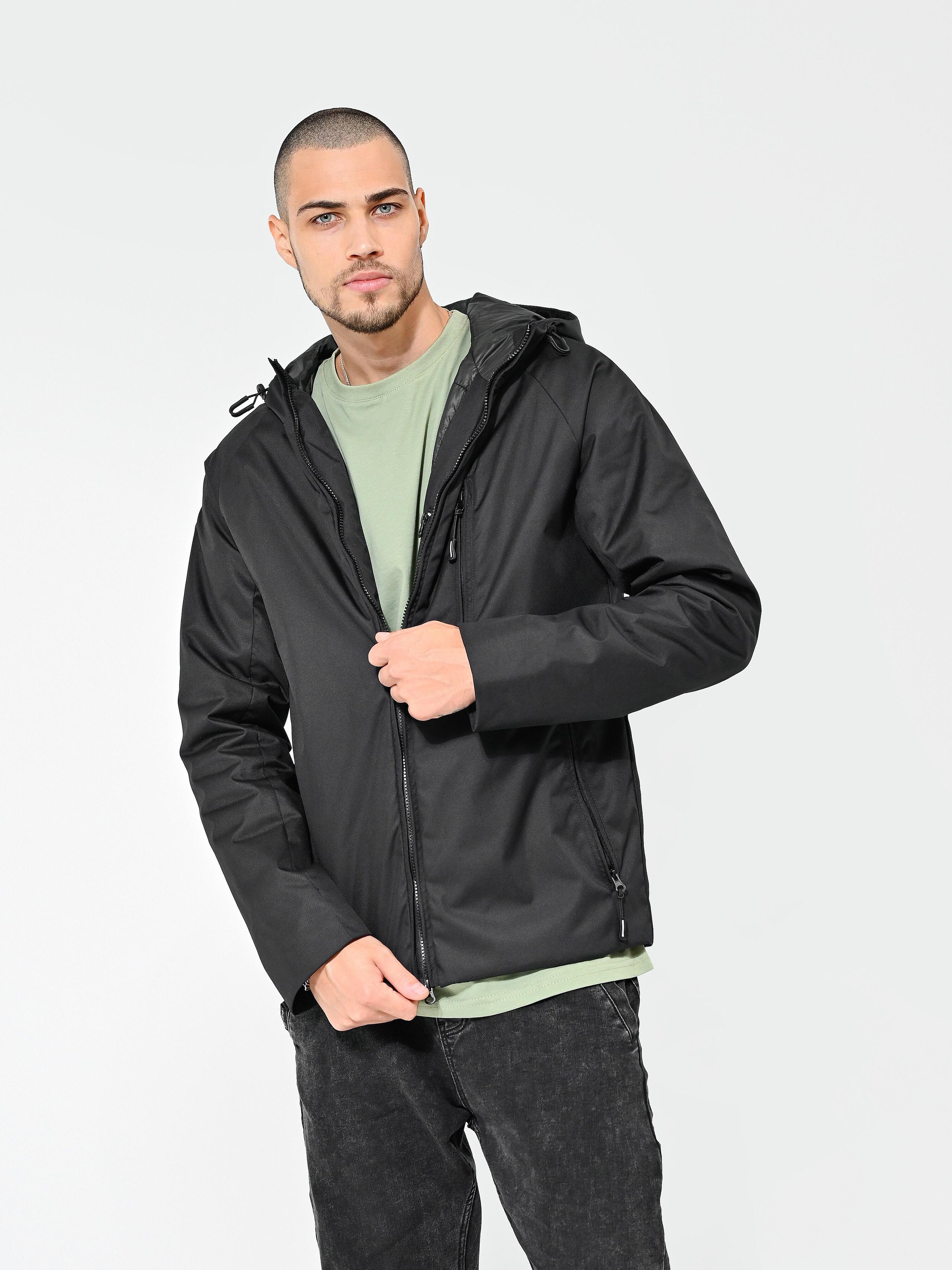 Егор Н. - модель мужчина для маркетплейсов. ТМ Продакшн — Съемка для маркетплейсов в Москве