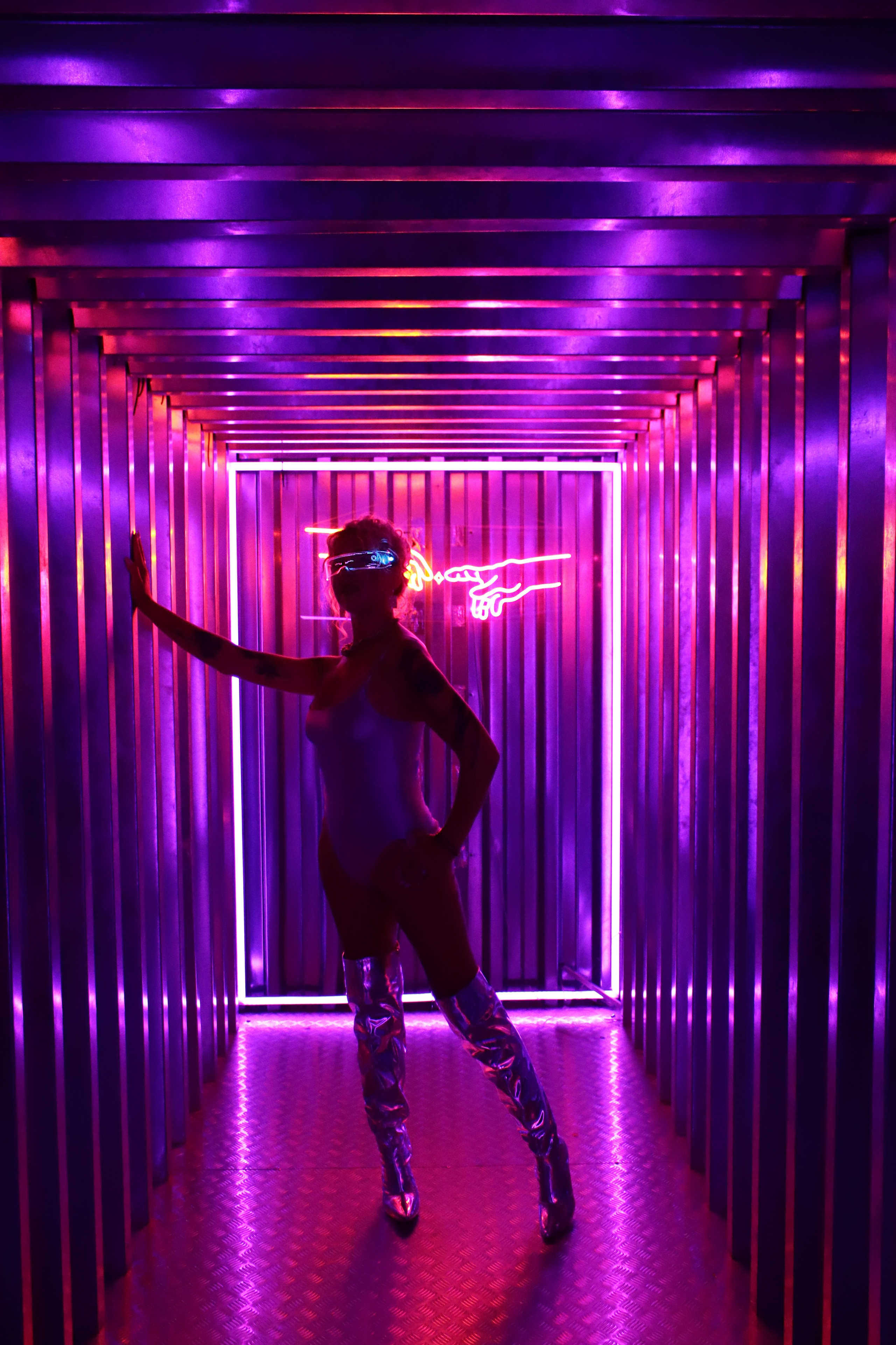 В неоновом свете. Фотограф Химки Анна Татарских