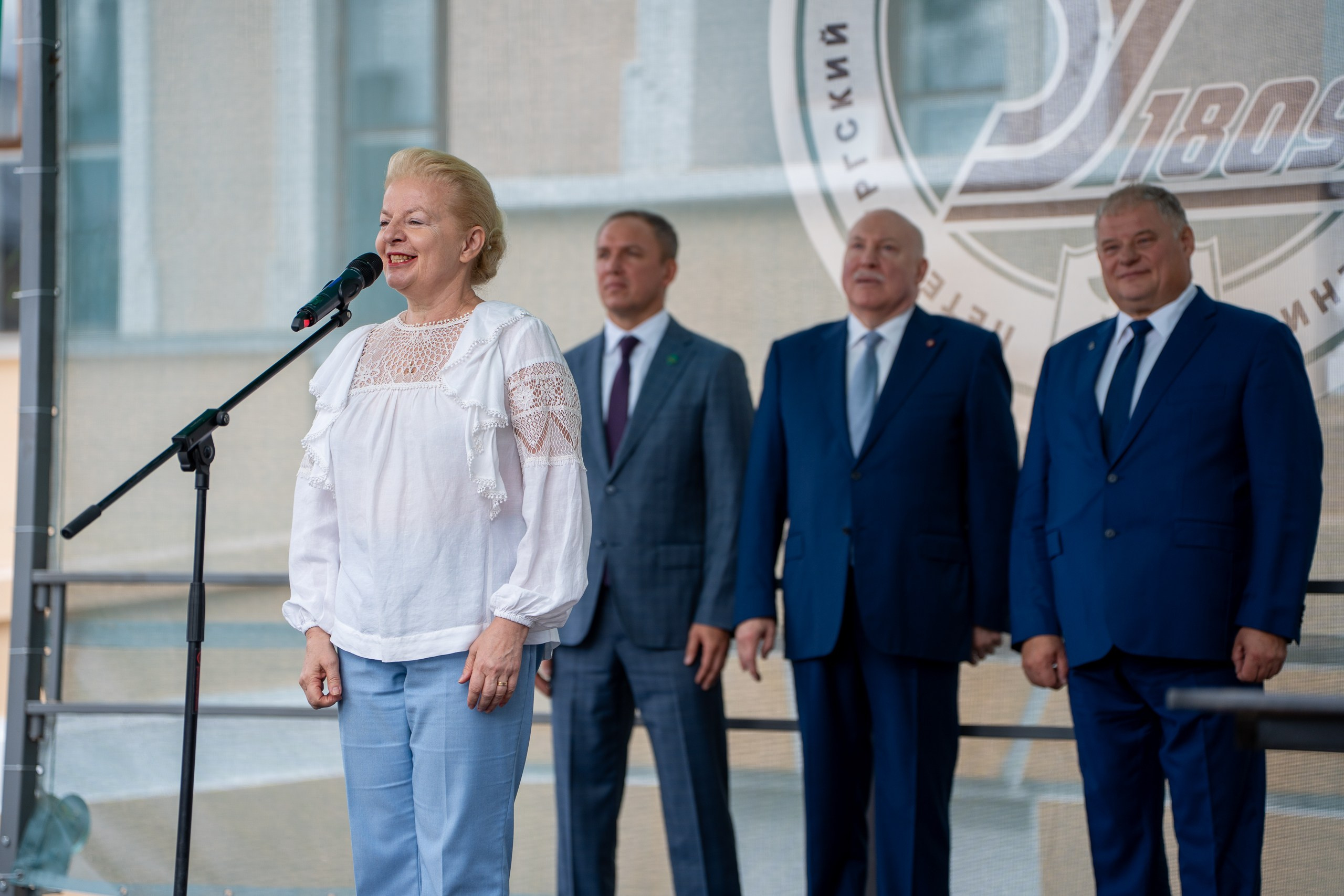 День знаний. Photographer Vladimir Korovyakovsky