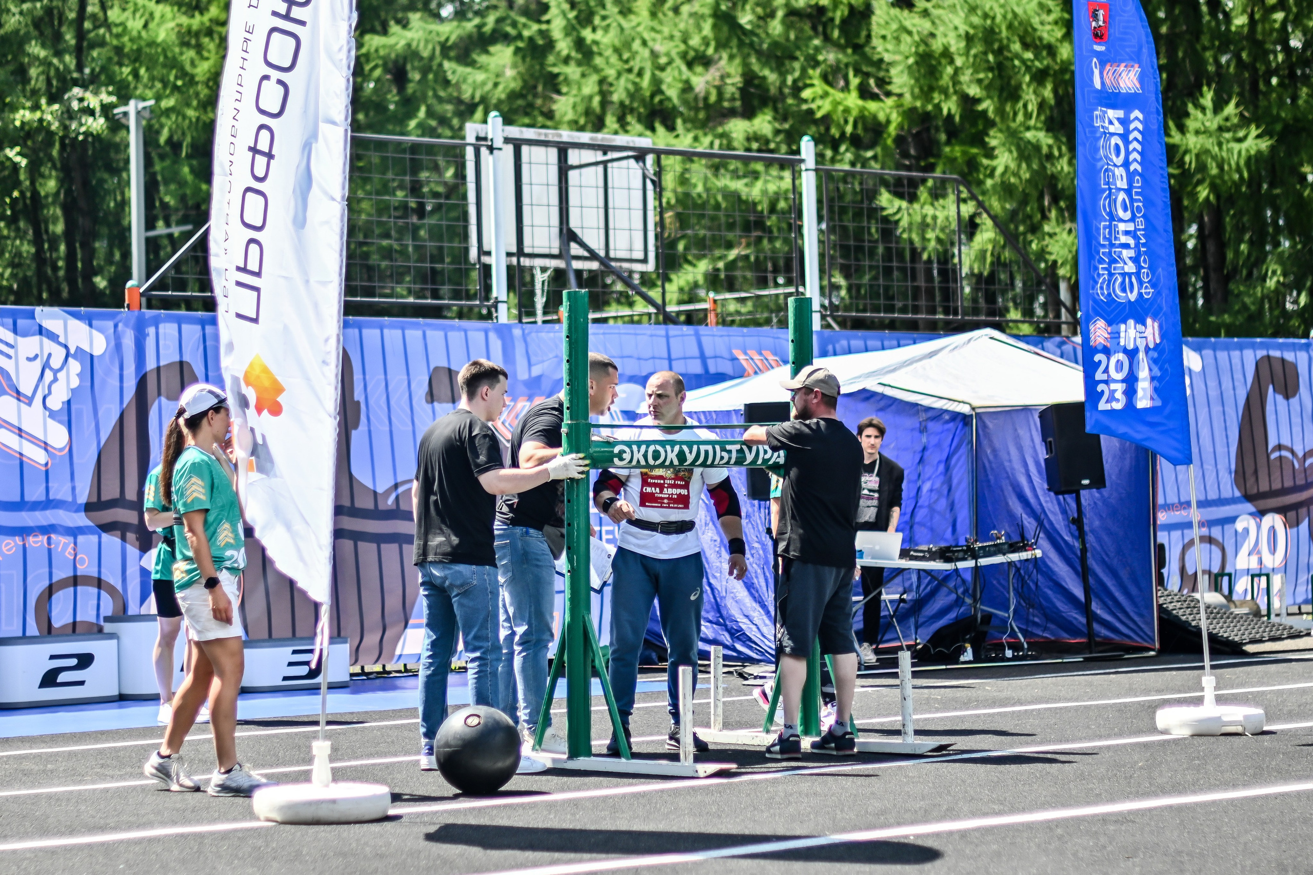 СТРОНГ. Фотограф для бизнесконтента, репортажей и семейного альбома в Москве