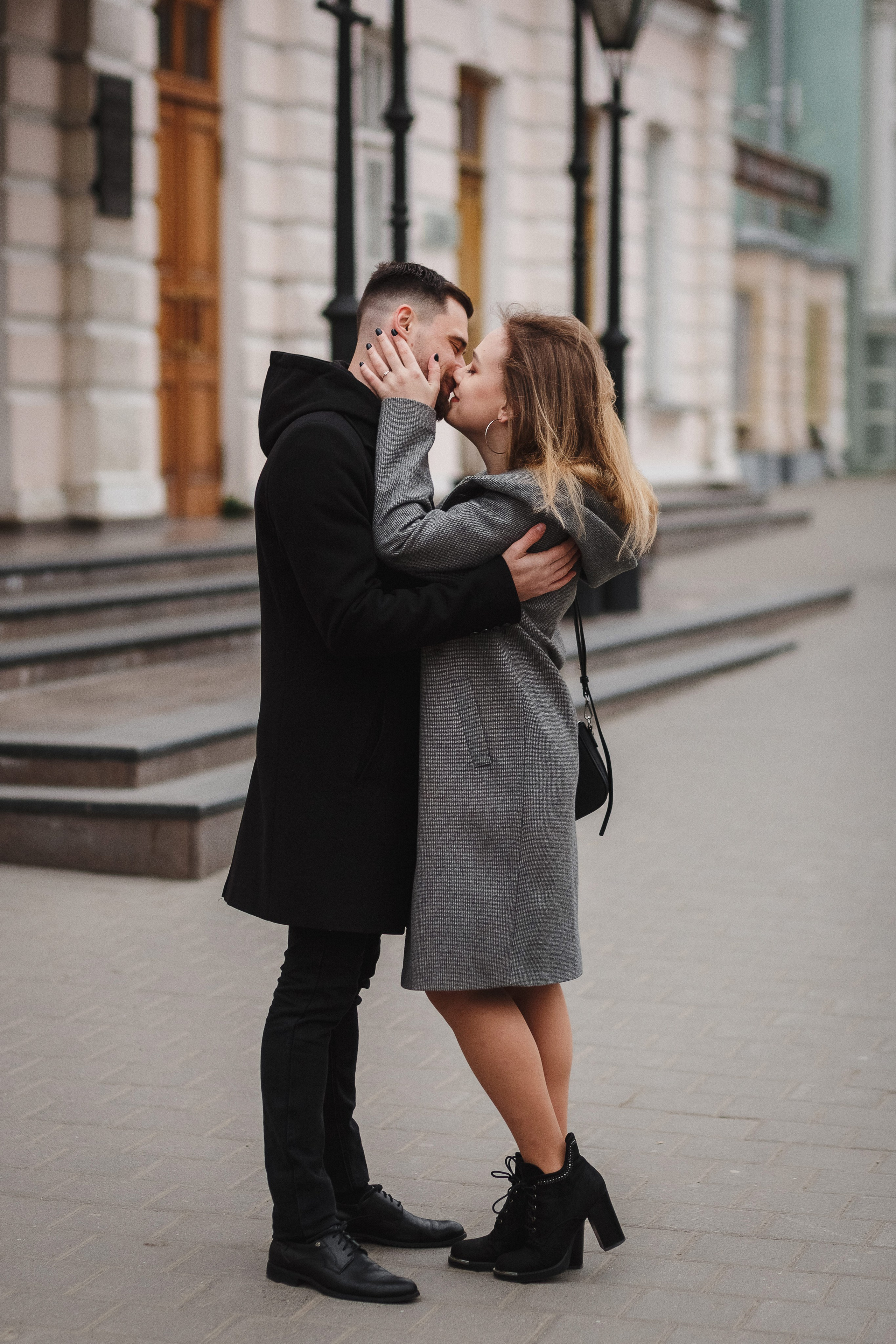 Романтическая фотосессия Никиты и Марины у Театра Чехова в Таганроге. Свадебный и семейный фотограф в Таганроге Бакарюк Антон