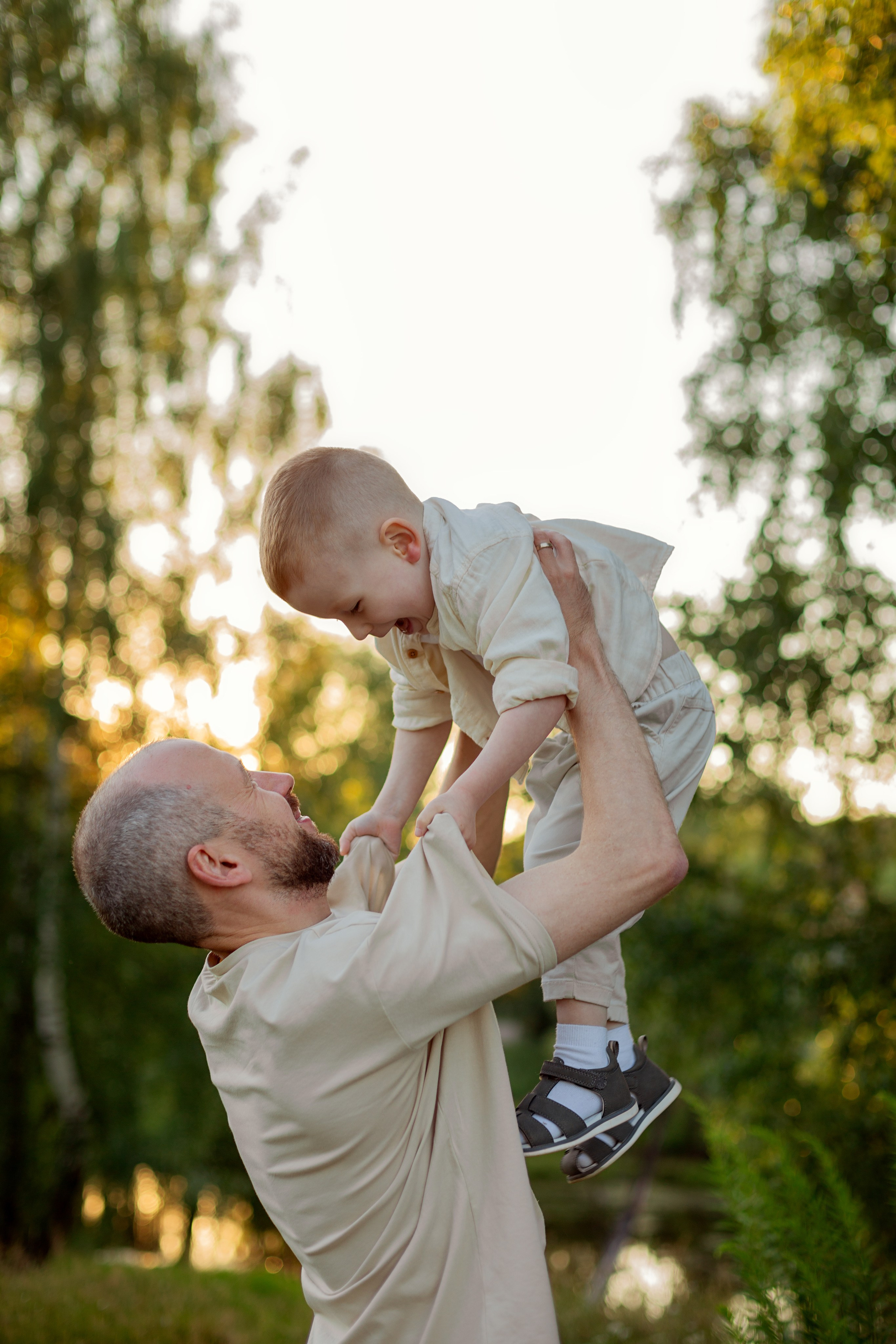 Семейный летний пикник с велосипедом. Фотограф Ульянкина Мария