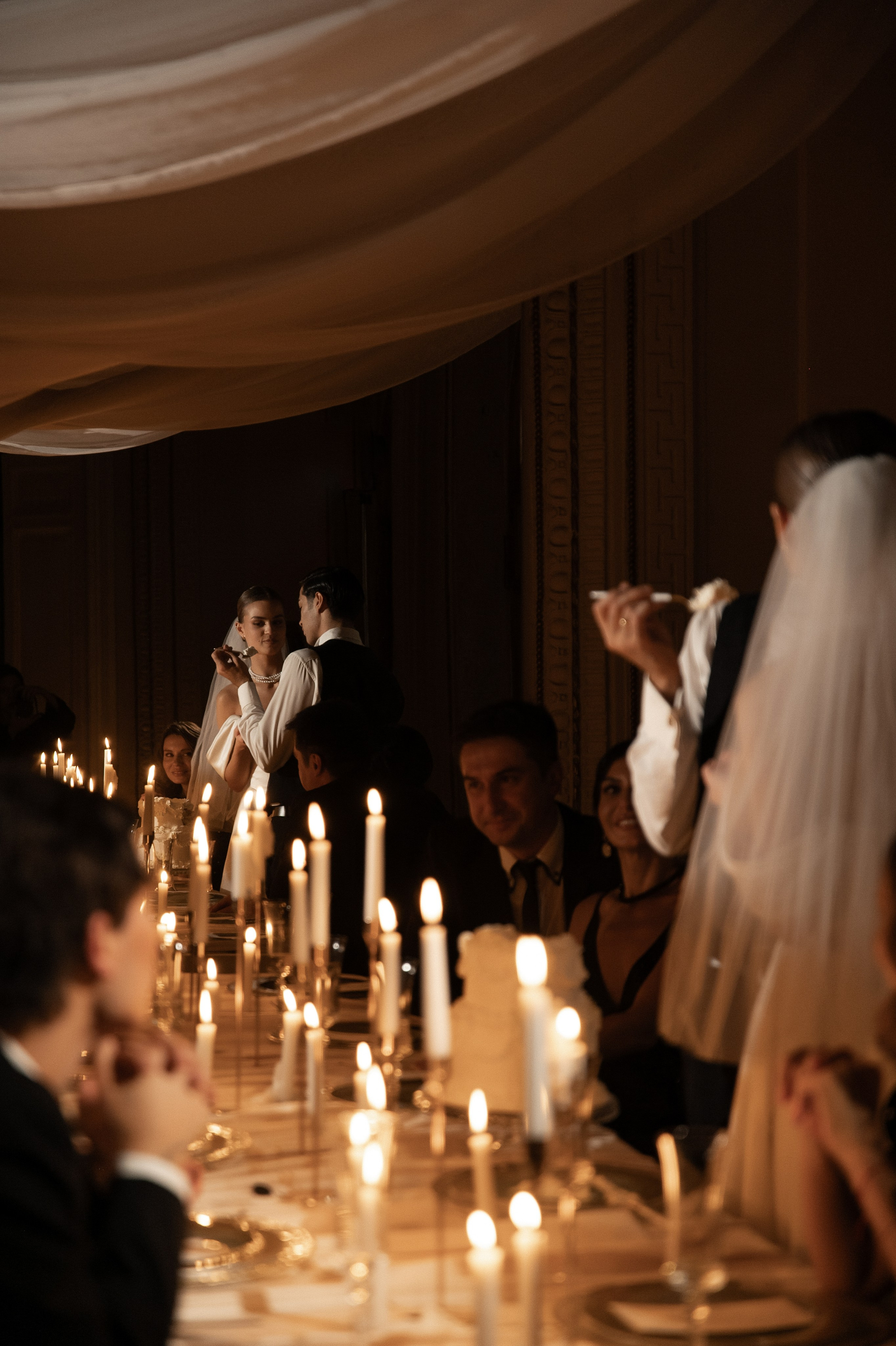 Камерный свадебный ужин при свечах в старинном особняке в фотостудии 21. Kult. Ярослава Ерина — свадебный фотограф в Москве