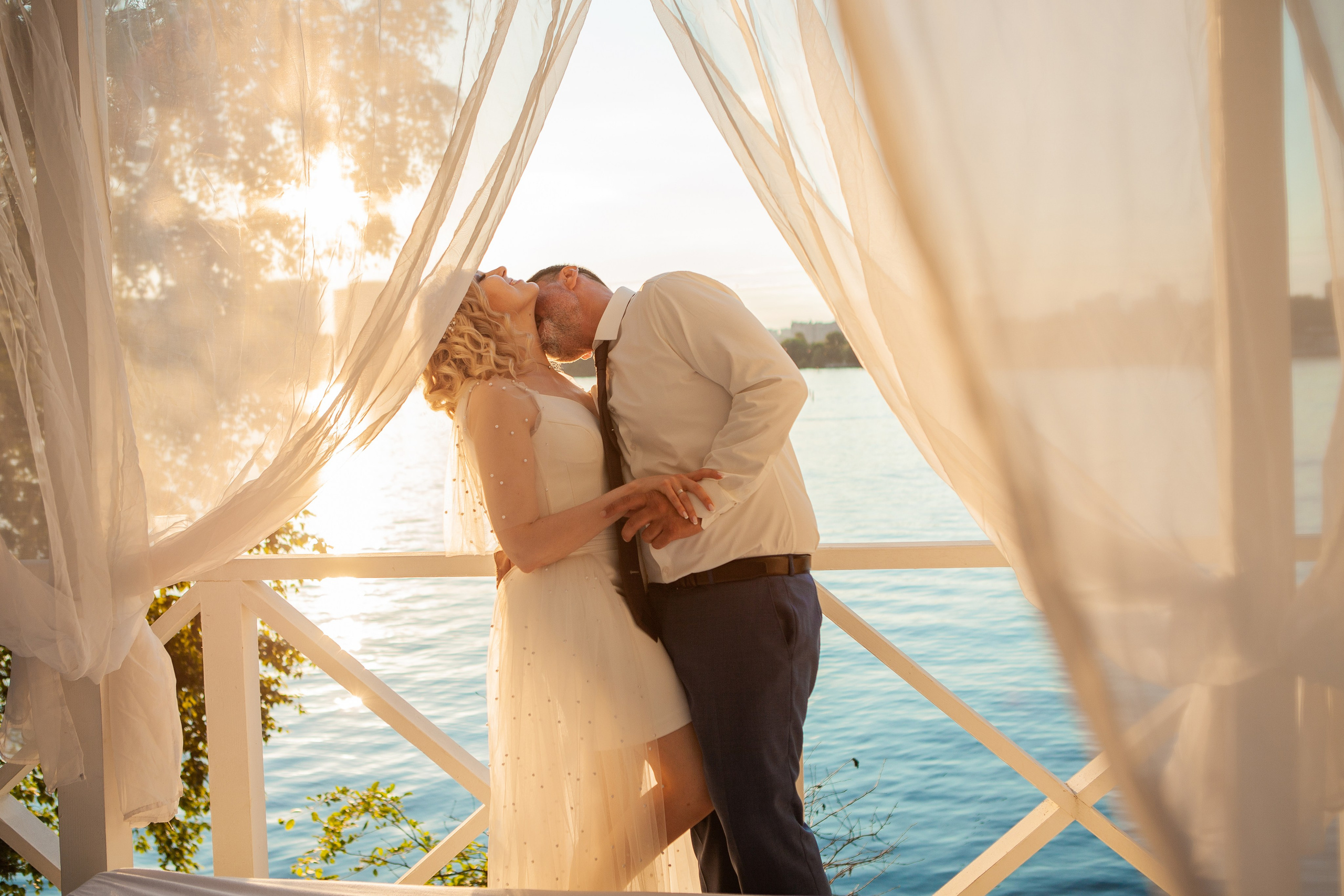 Фотосессия молодоженов на пляже Рублево. Фотограф Ольга Ефремова