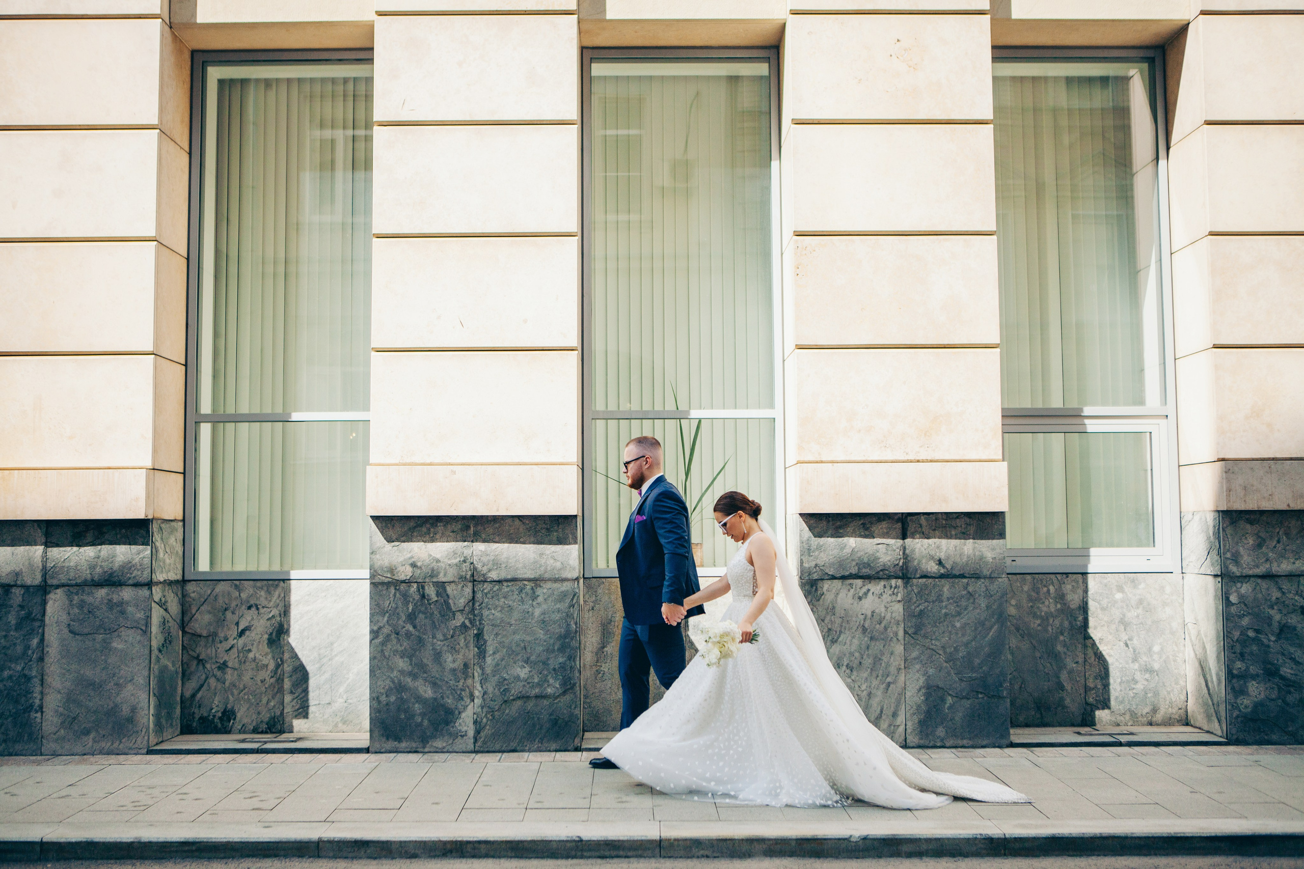 Свадебная фотосессия в отеле hartwell hotel и на патриарших прудах. Фотограф Ольга Ефремова