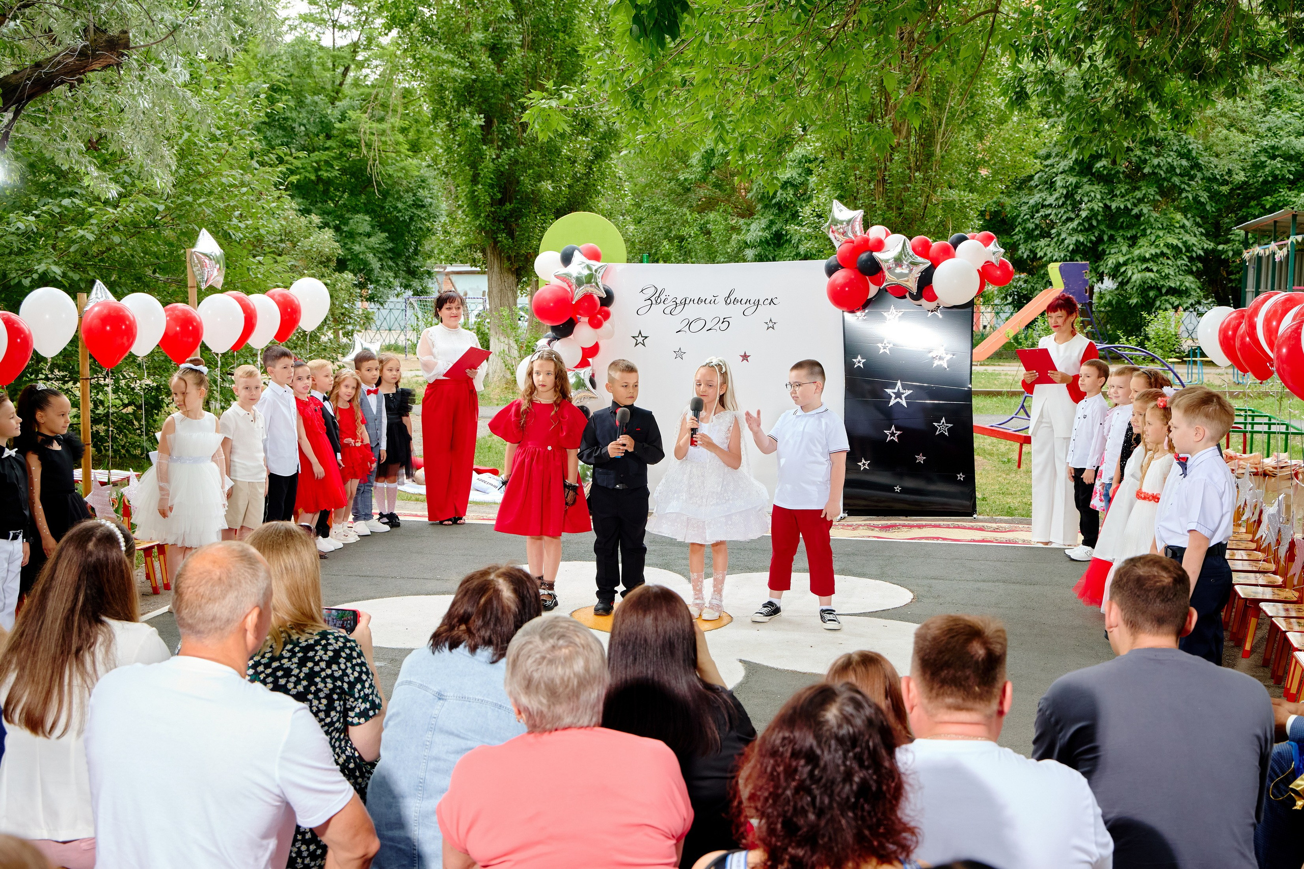 Выпускной 45 сад. Фотограф Выпускные альбомы Таганрог Сергей Коробченко