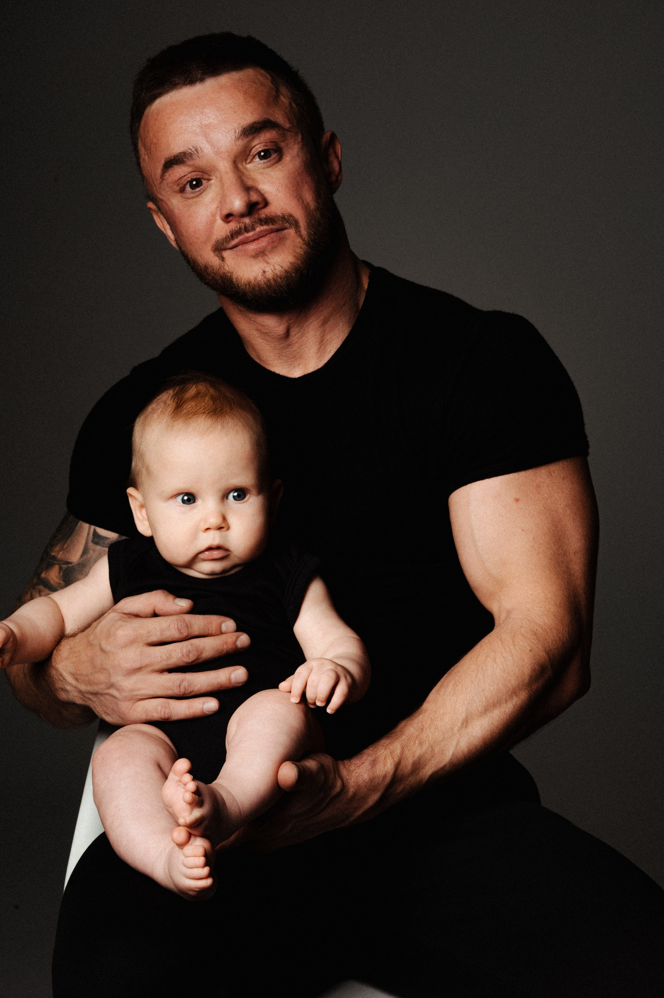 Константин. Профессиональный фотограф беременности в СПБ. Стильные фотосессии беременности в стиле минимализм и классическая фотография