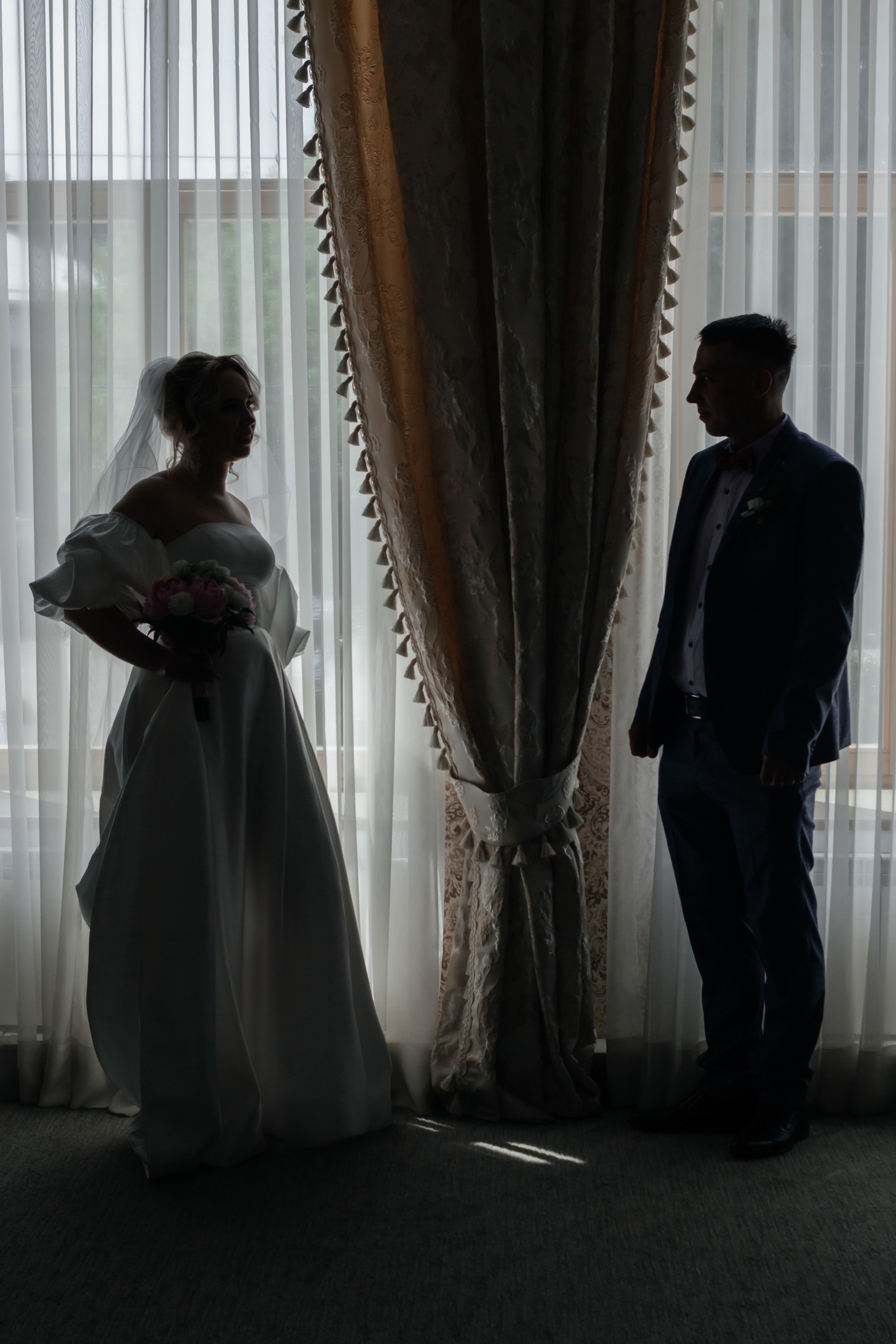 Свадебная прогулка в центре Нижнего Новгорода и по улице Рождественская. Свадебный фотограф и фотограф Love-Store в Нижнем Новгороде Анастасия