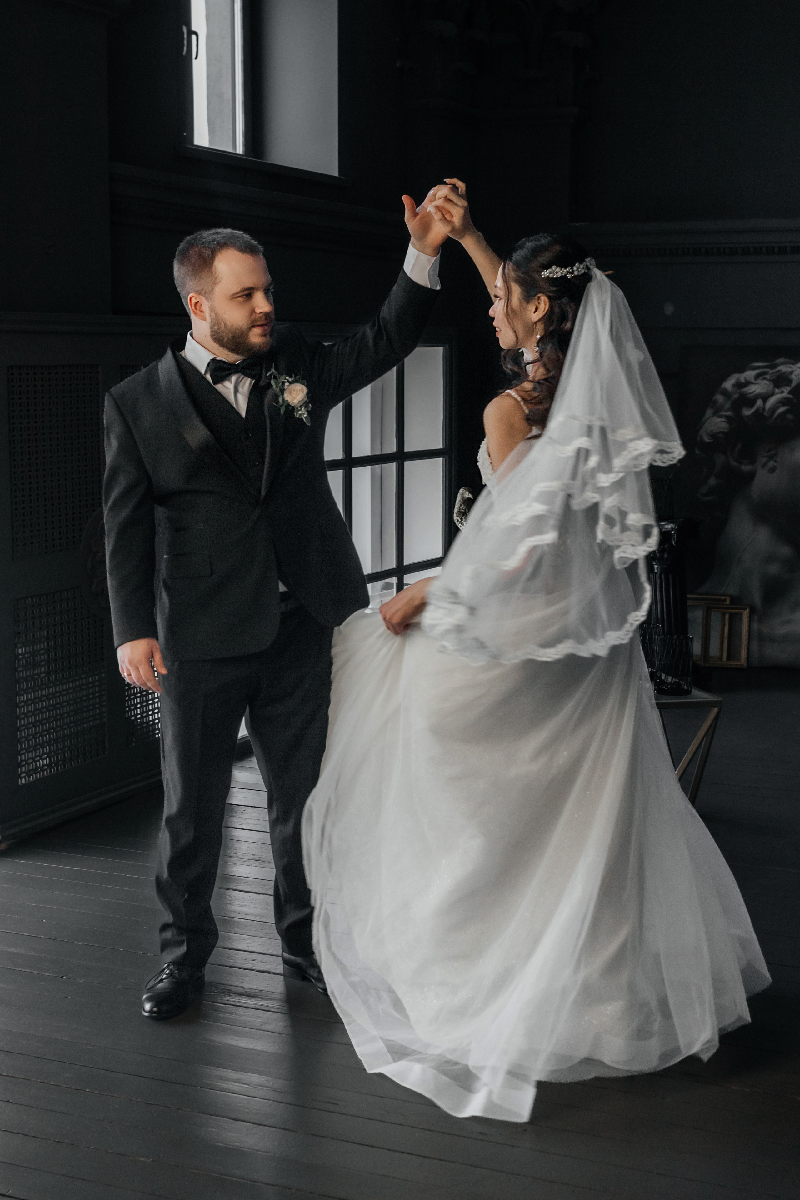 Свадебная прогулка в фотостудии Акт первый и регистрация брака в Автозаводском Доме Бракосочетания. Свадебный фотограф и фотограф Love-Store в Нижнем Новгороде Анастасия