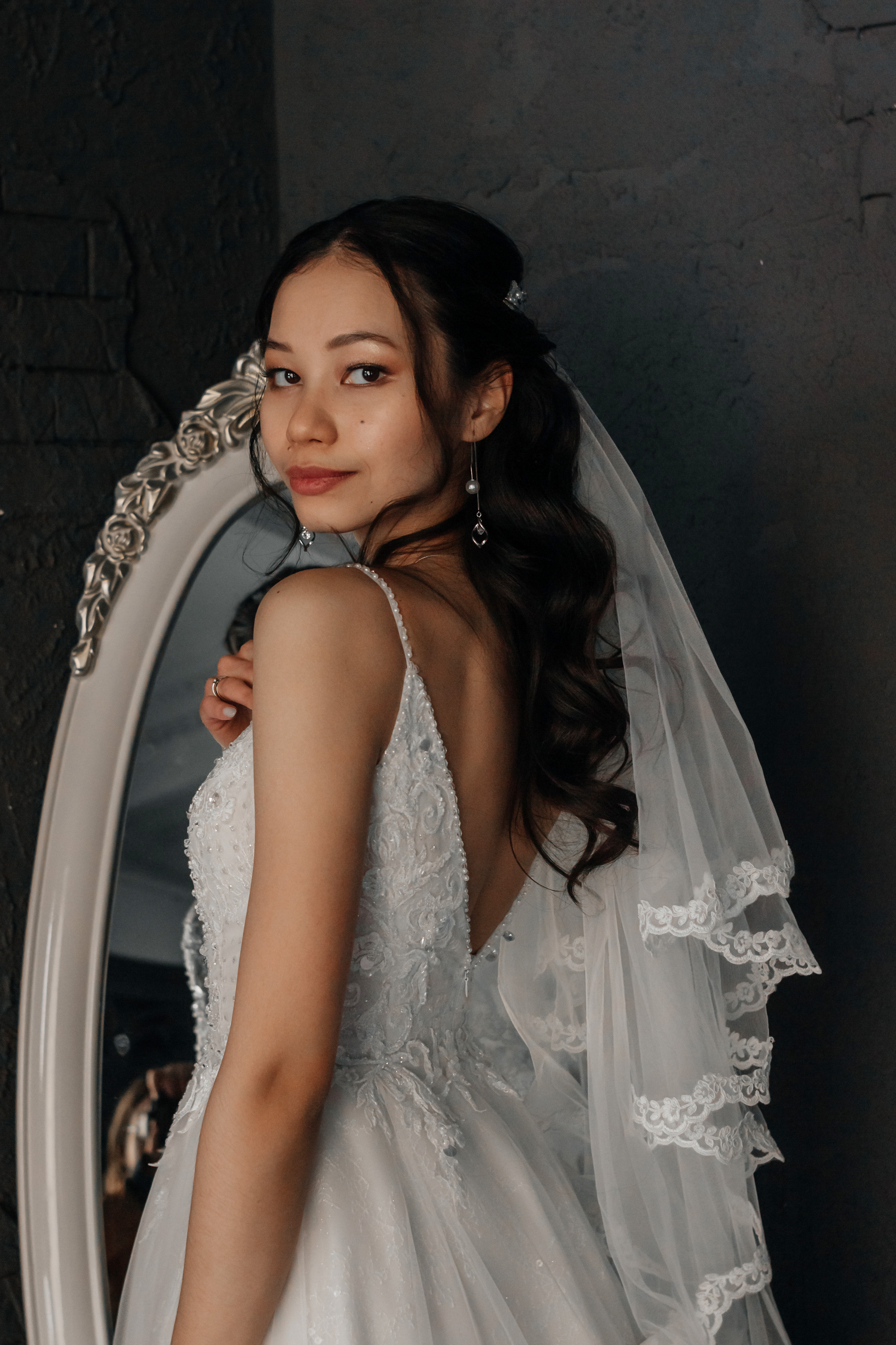 Свадебная прогулка в фотостудии Акт первый и регистрация брака в Автозаводском Доме Бракосочетания. Свадебный фотограф и фотограф Love-Store в Нижнем Новгороде Анастасия