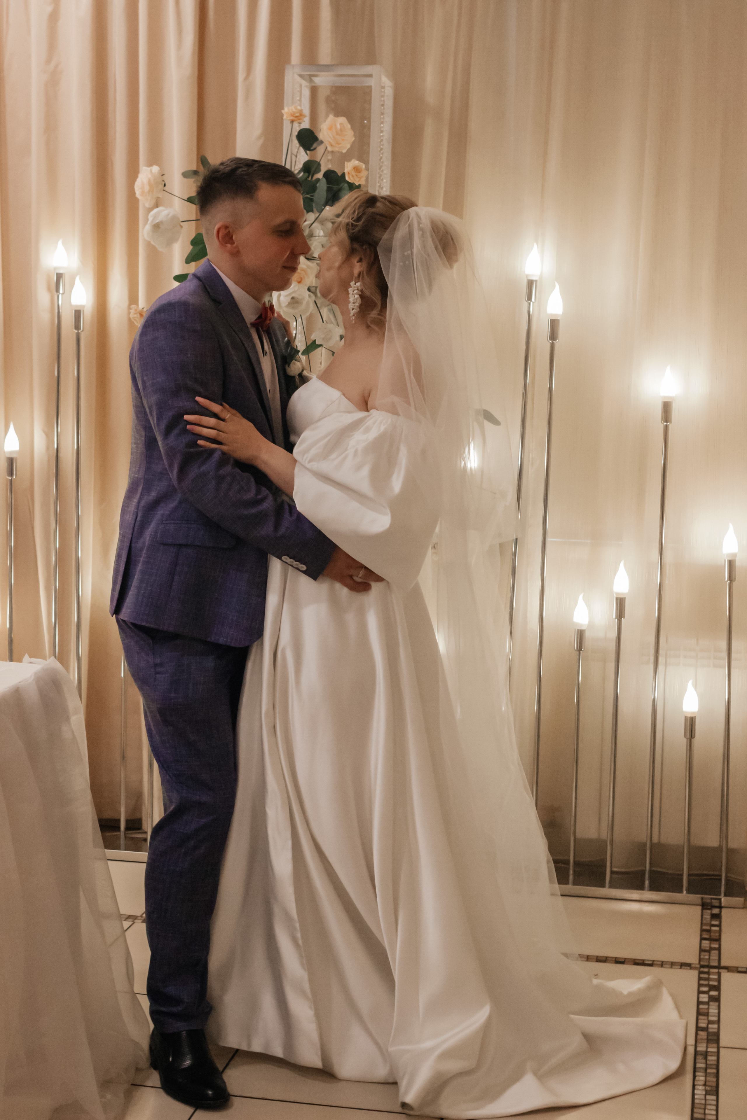 Свадебная прогулка в центре Нижнего Новгорода и по улице Рождественская. Свадебный фотограф и фотограф Love-Store в Нижнем Новгороде Анастасия