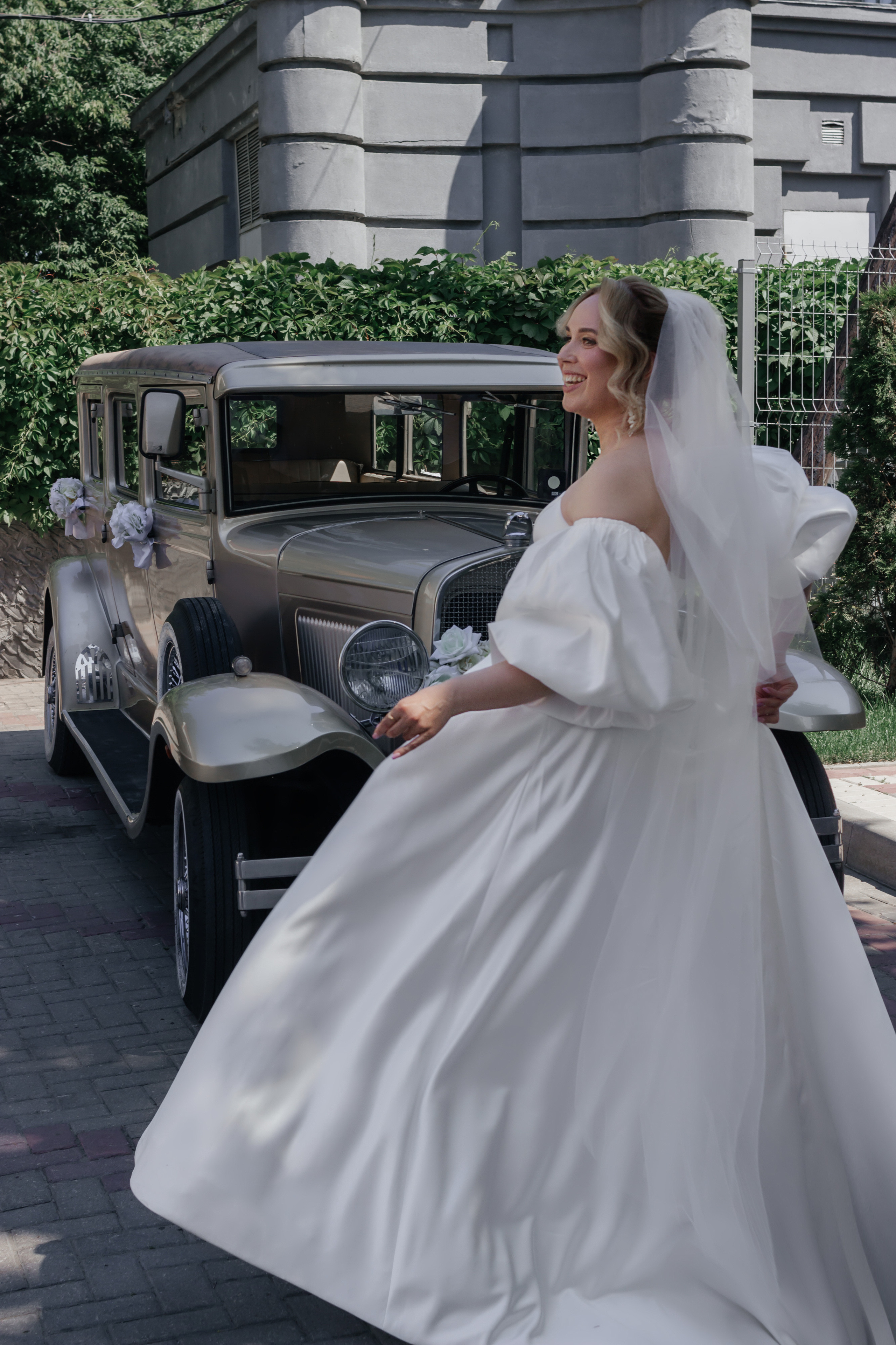 Свадебная прогулка в центре Нижнего Новгорода и по улице Рождественская. Свадебный фотограф и фотограф Love-Store в Нижнем Новгороде Анастасия