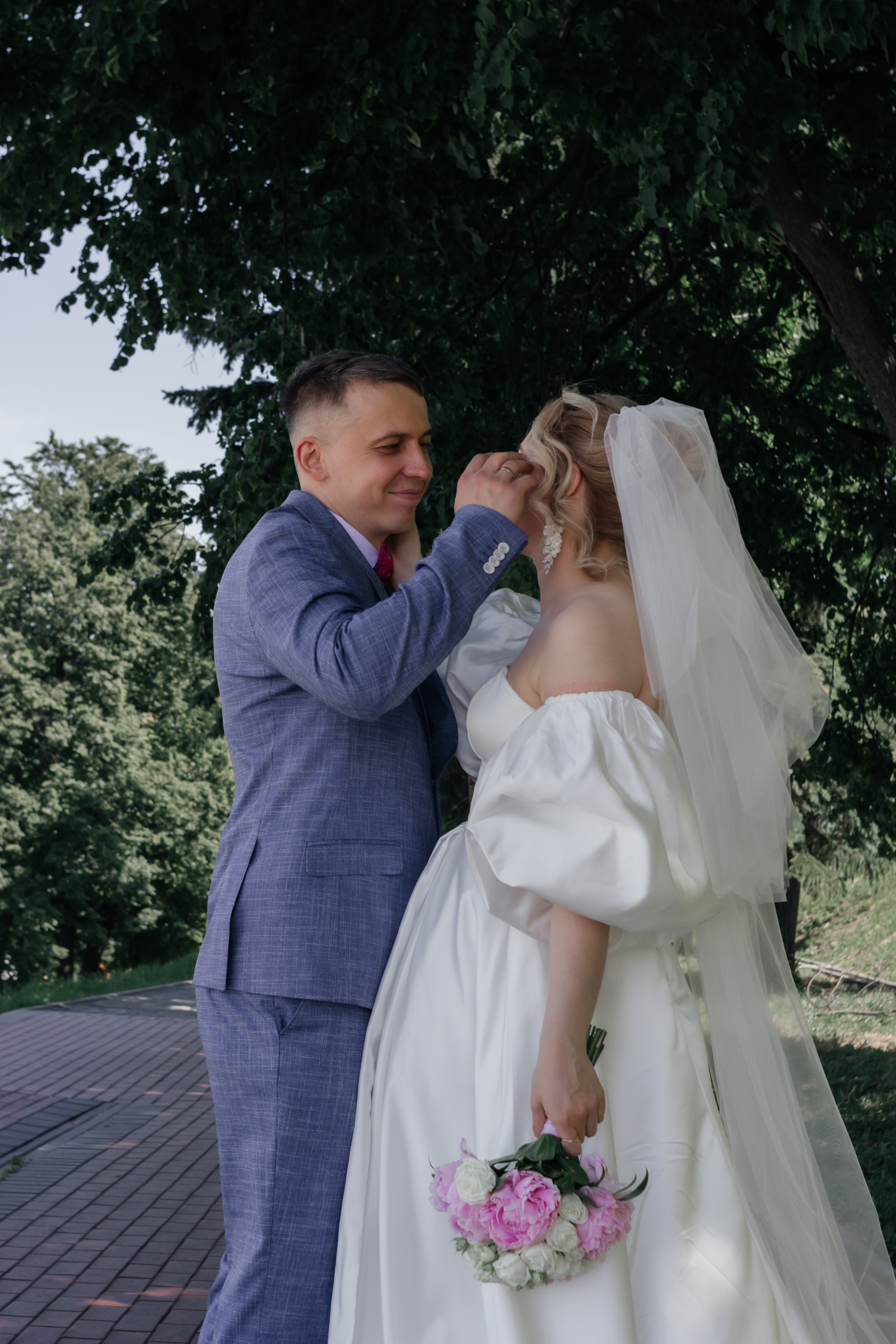 Свадебная прогулка в центре Нижнего Новгорода и по улице Рождественская. Свадебный фотограф и фотограф Love-Store в Нижнем Новгороде Анастасия