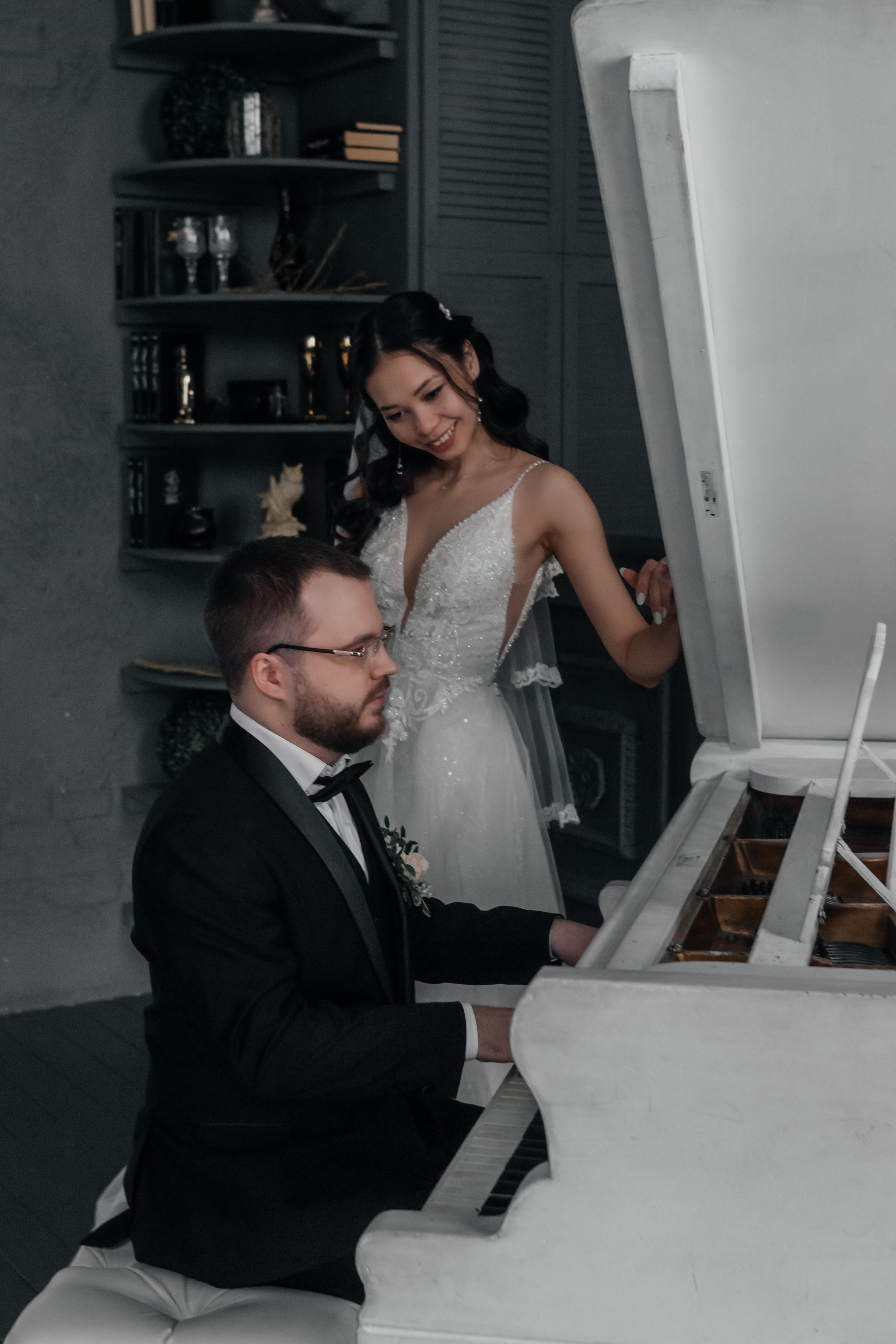 Свадебная прогулка в фотостудии Акт первый и регистрация брака в Автозаводском Доме Бракосочетания. Свадебный фотограф и фотограф Love-Store в Нижнем Новгороде Анастасия