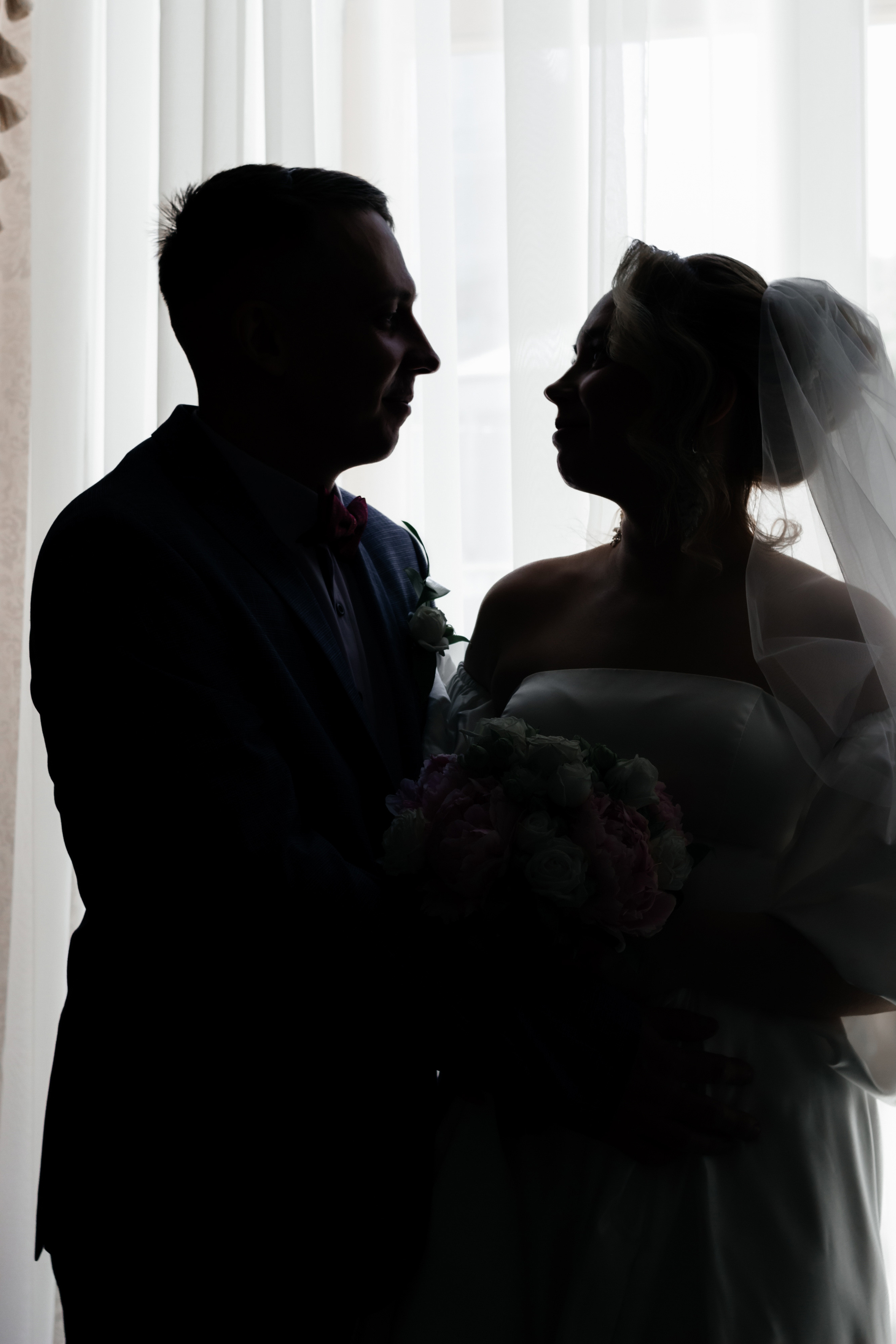 Свадебная прогулка в центре Нижнего Новгорода и по улице Рождественская. Свадебный фотограф и фотограф Love-Store в Нижнем Новгороде Анастасия