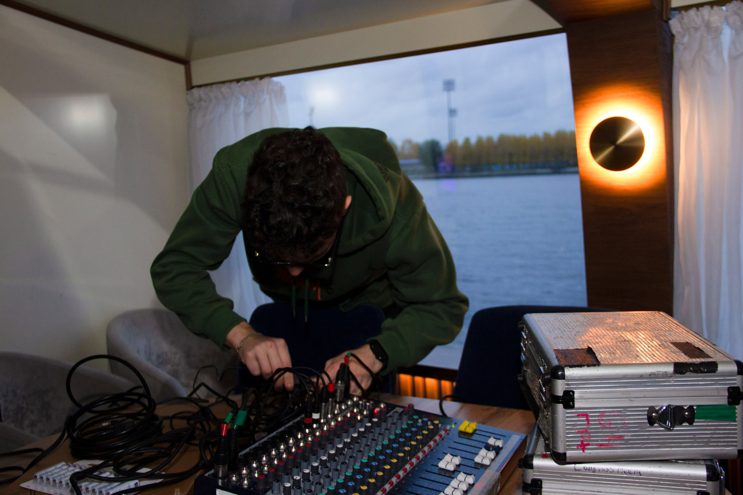 Съемка для сайта аренды катеров в Санкт-Петербурге, подготовка к свадебной прогулке по рекам и каналам. Фотограф в Санкт-Петербурге Смирнова Диана