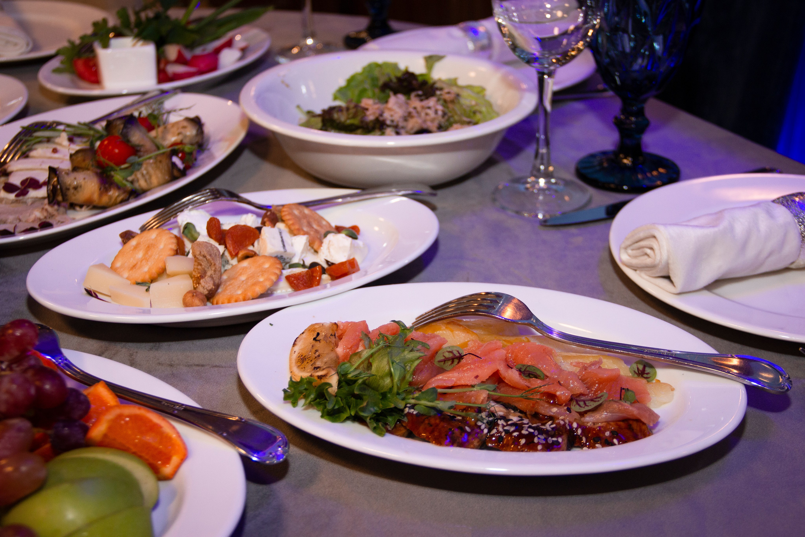 Съемка для сайта аренды катеров в Санкт-Петербурге, подготовка к свадебной прогулке по рекам и каналам. Фотограф в Санкт-Петербурге Смирнова Диана