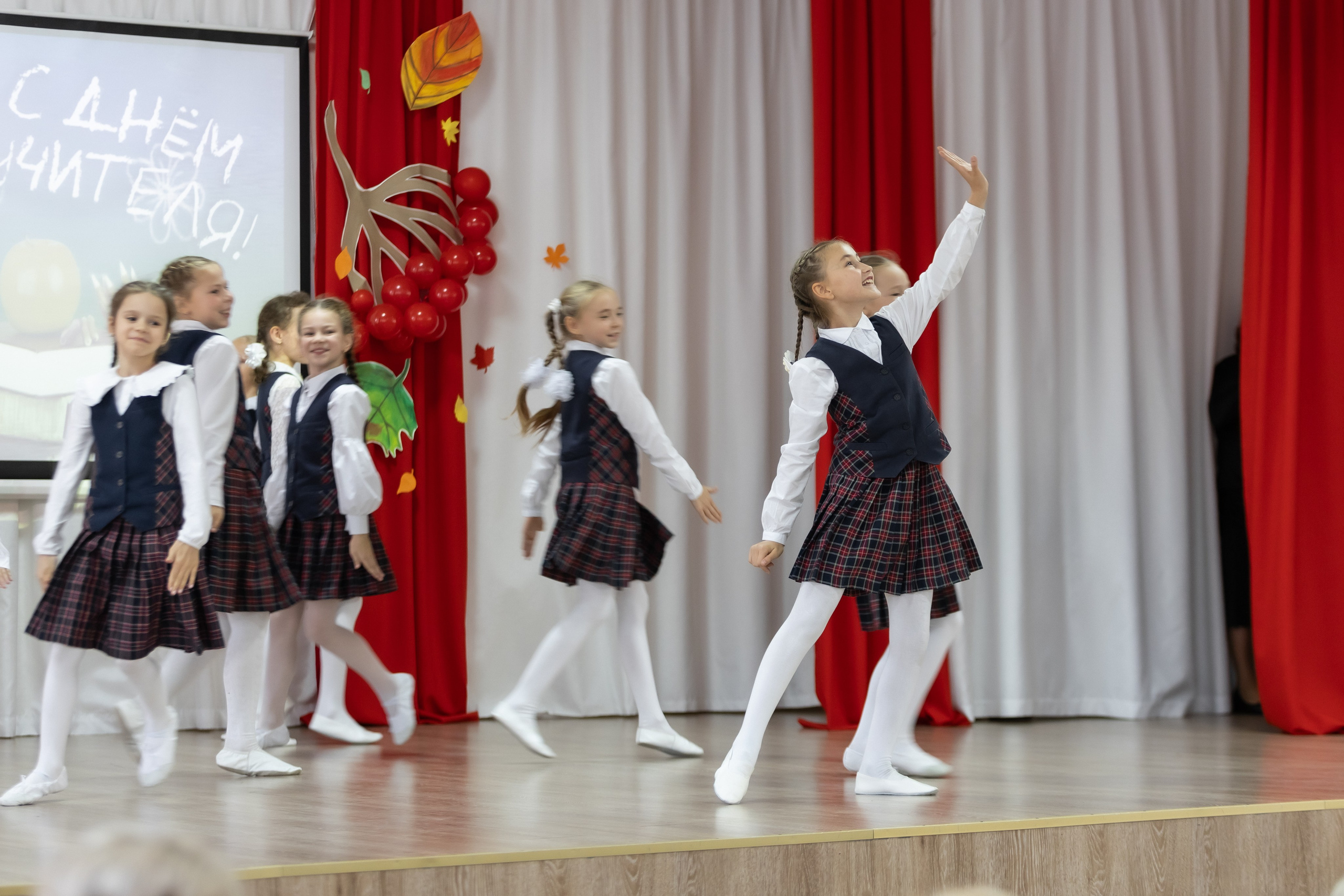 День учителя. Школа 31. Октябрь 2024. Свадебный и Семейный фотограф г. Ижевск Гульназ Солдатова. Гульназ фото