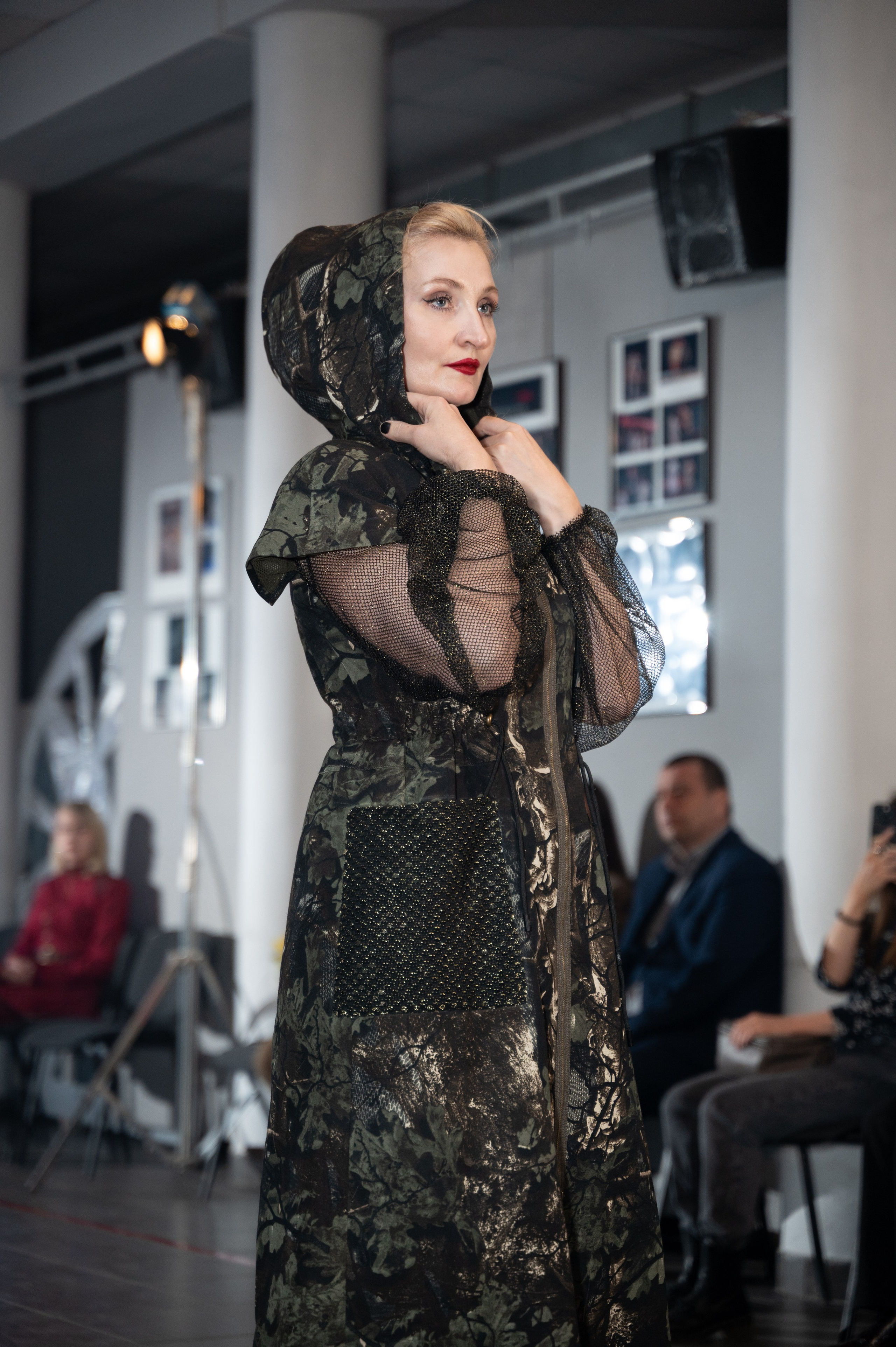 Закрытый показ милитари «Своя трансформация» дизайнера Юлии Бойченко | 24.04.2025. Фотограф в Омске Елизавета Кириллова