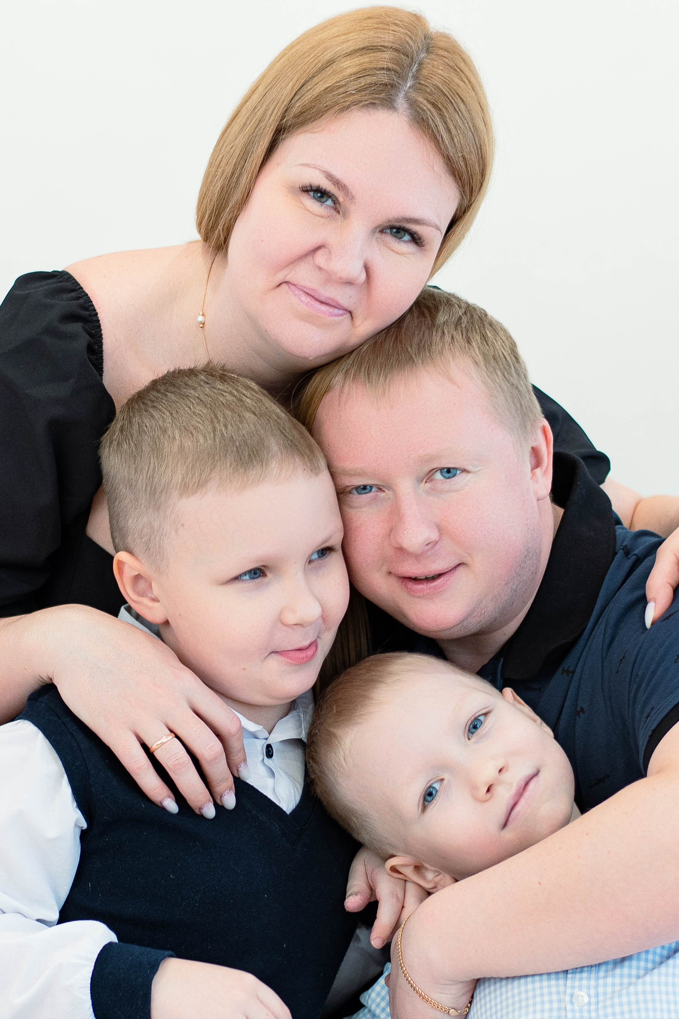 Гришины. Студийная съемка. Екатерина Бикбаева фотограф, видеограф, медиа-продюсер