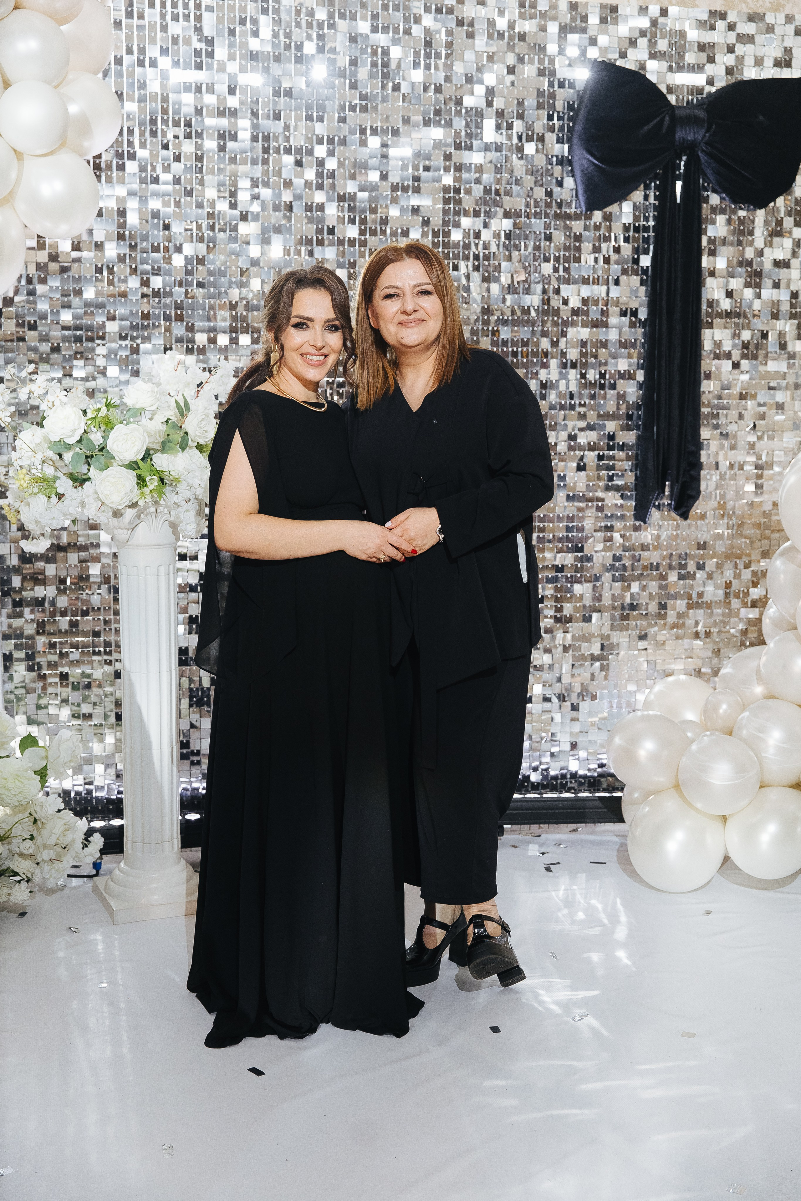 Ани и Назели. 35&5 День рождения, «Янтарь». Фотограф в Красноярске Надежда Воскресенская