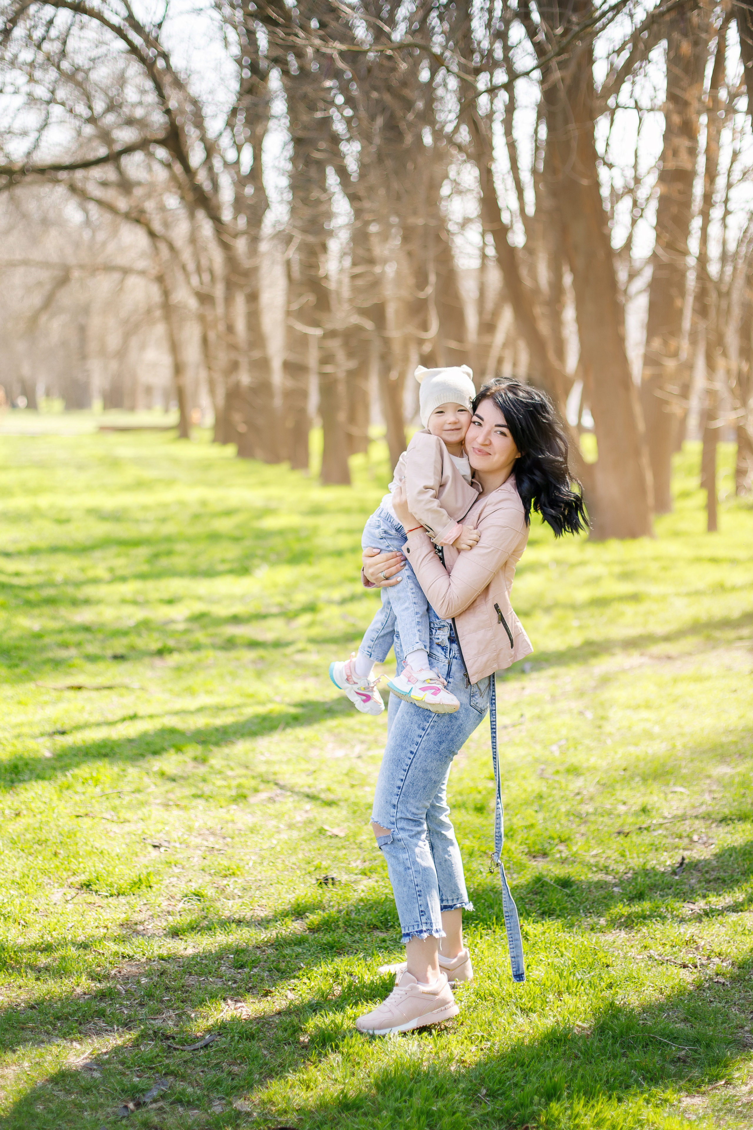 Теплая весенняя фотосессия на набережной Веры и Татьяны с детьми. Свадебный и семейный фотограф в Ставрополе Попова Дарья