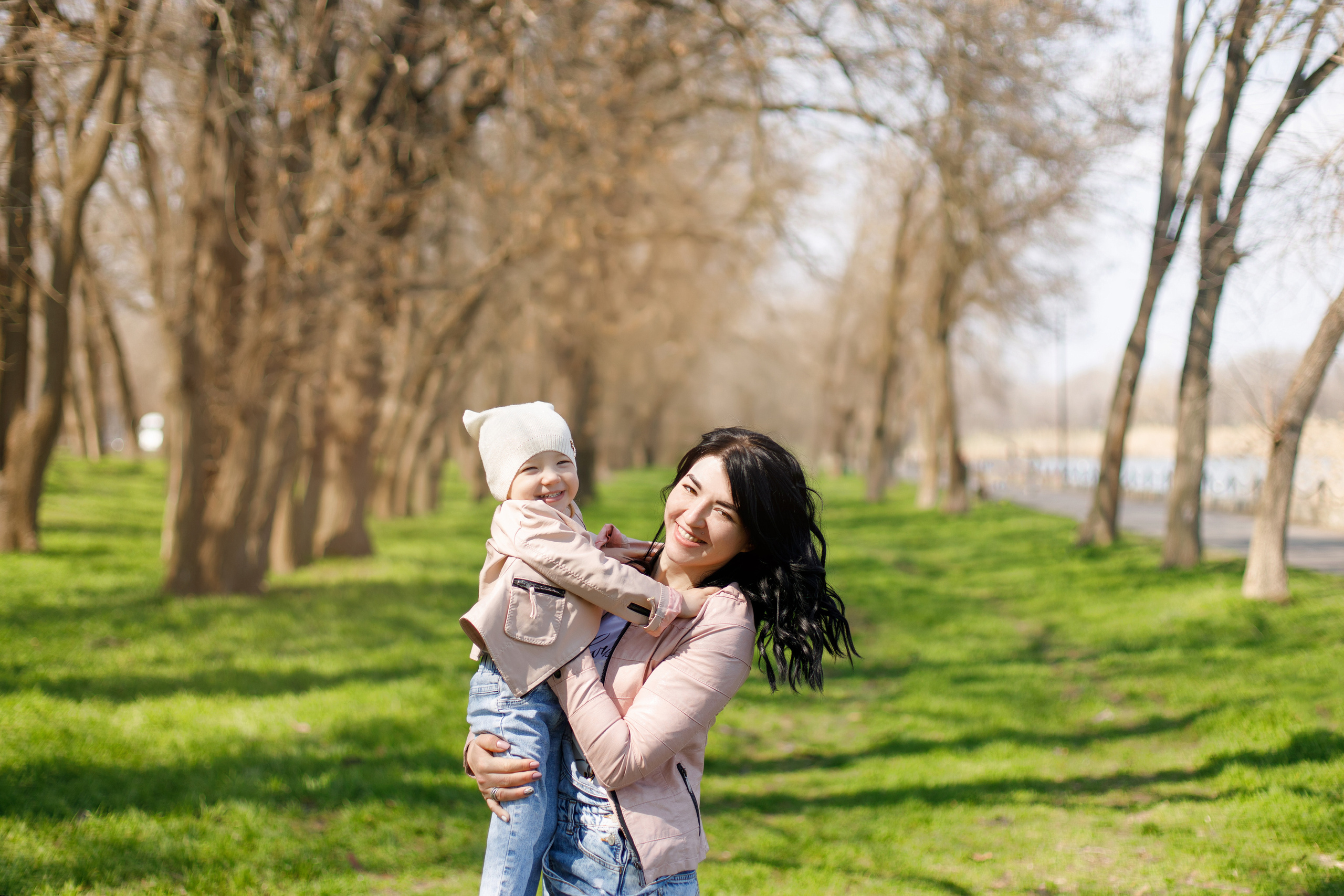 Теплая весенняя фотосессия на набережной Веры и Татьяны с детьми. Свадебный и семейный фотограф в Ставрополе Попова Дарья